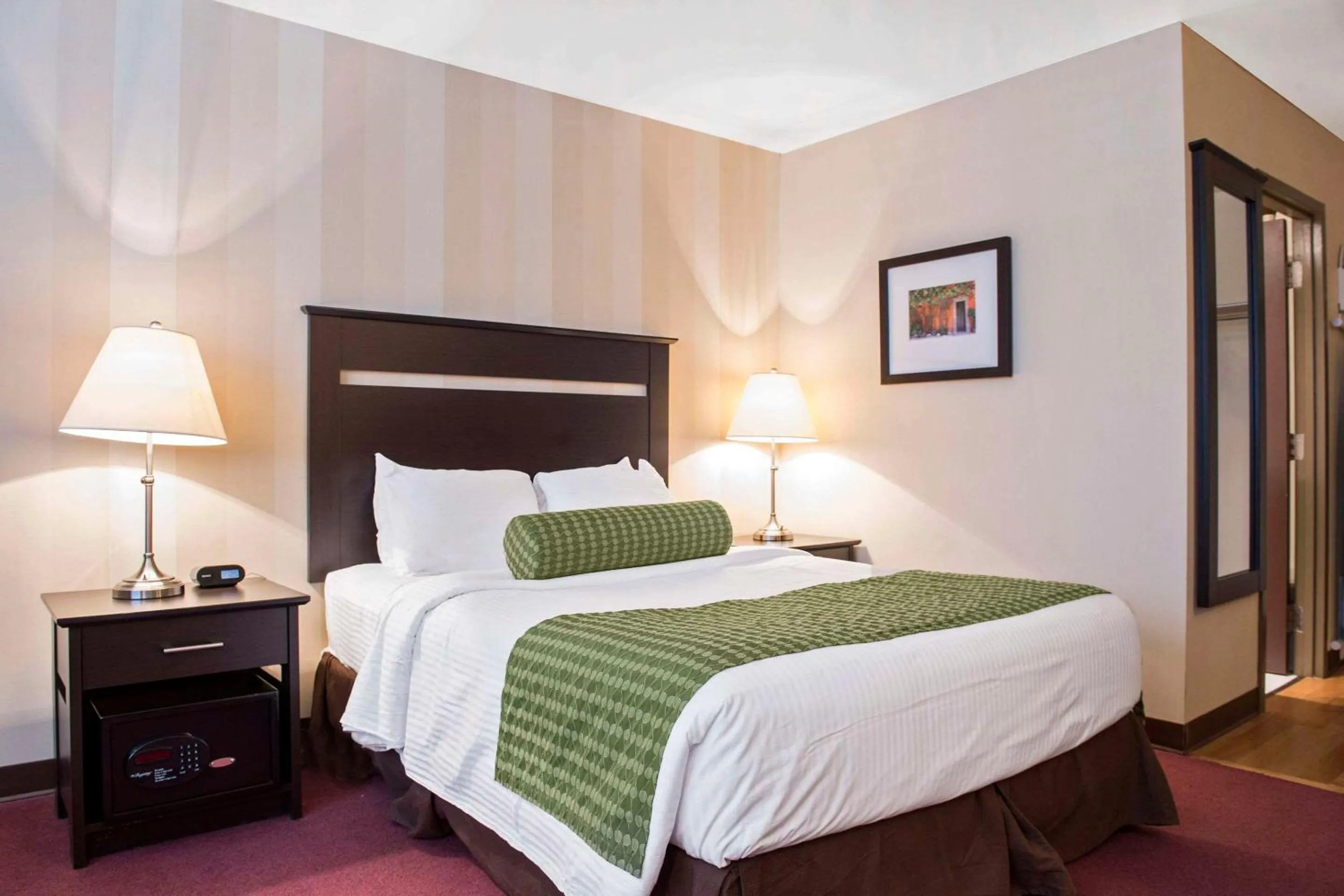 Bedroom, Bed in Clarion Hotel & Conference Centre Pembroke