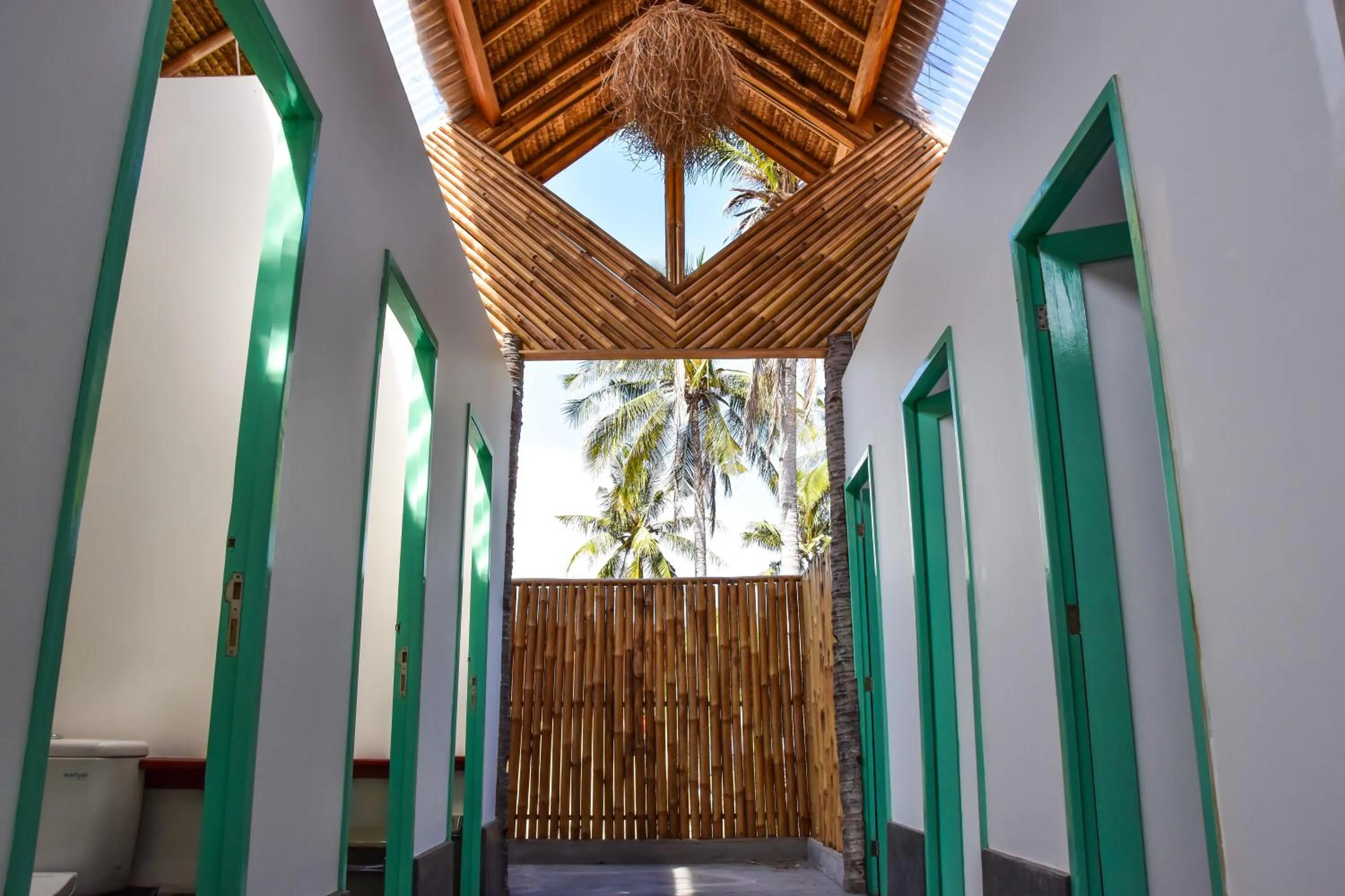 Bathroom in Mad Monkey Gili Trawangan