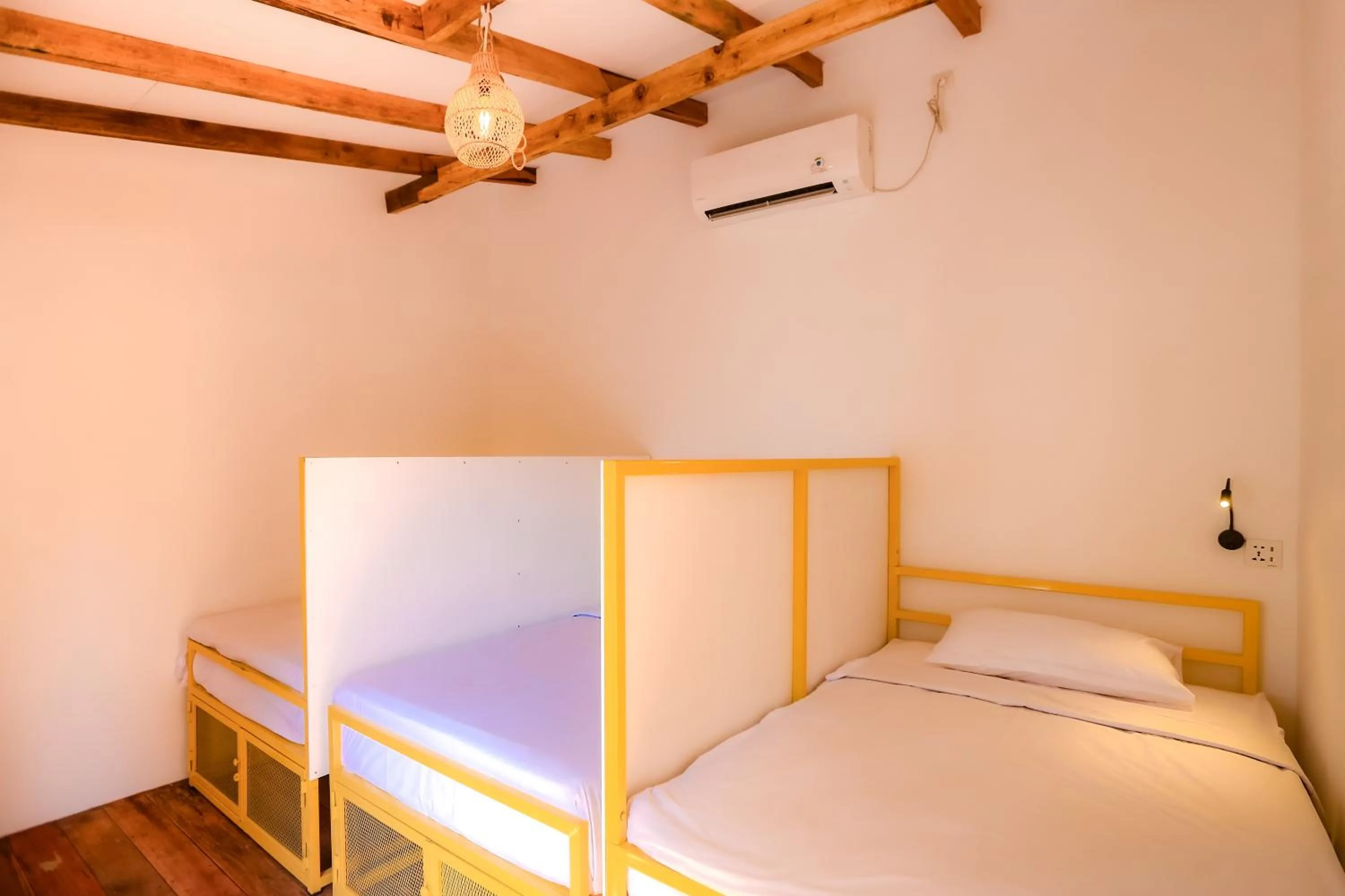 Bedroom, Bed in Mad Monkey Gili Trawangan