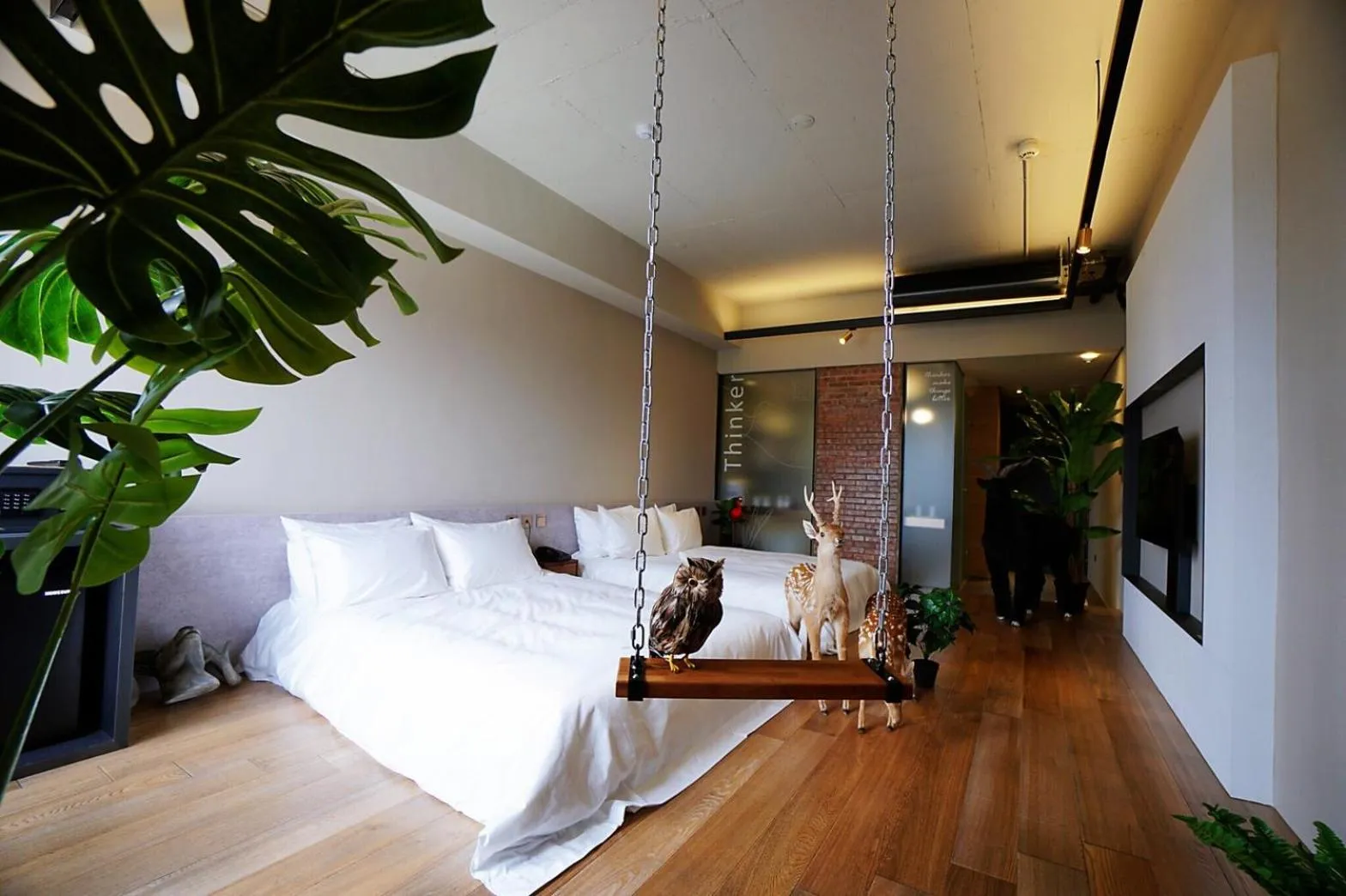 Bed in Thinker Hotel