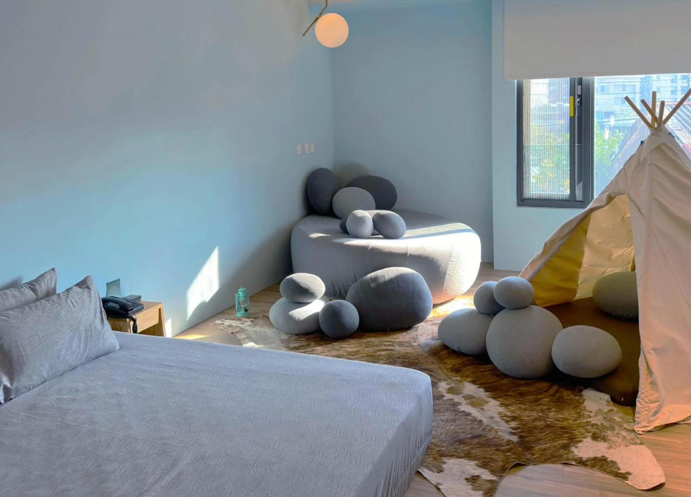 Bed in Thinker Hotel