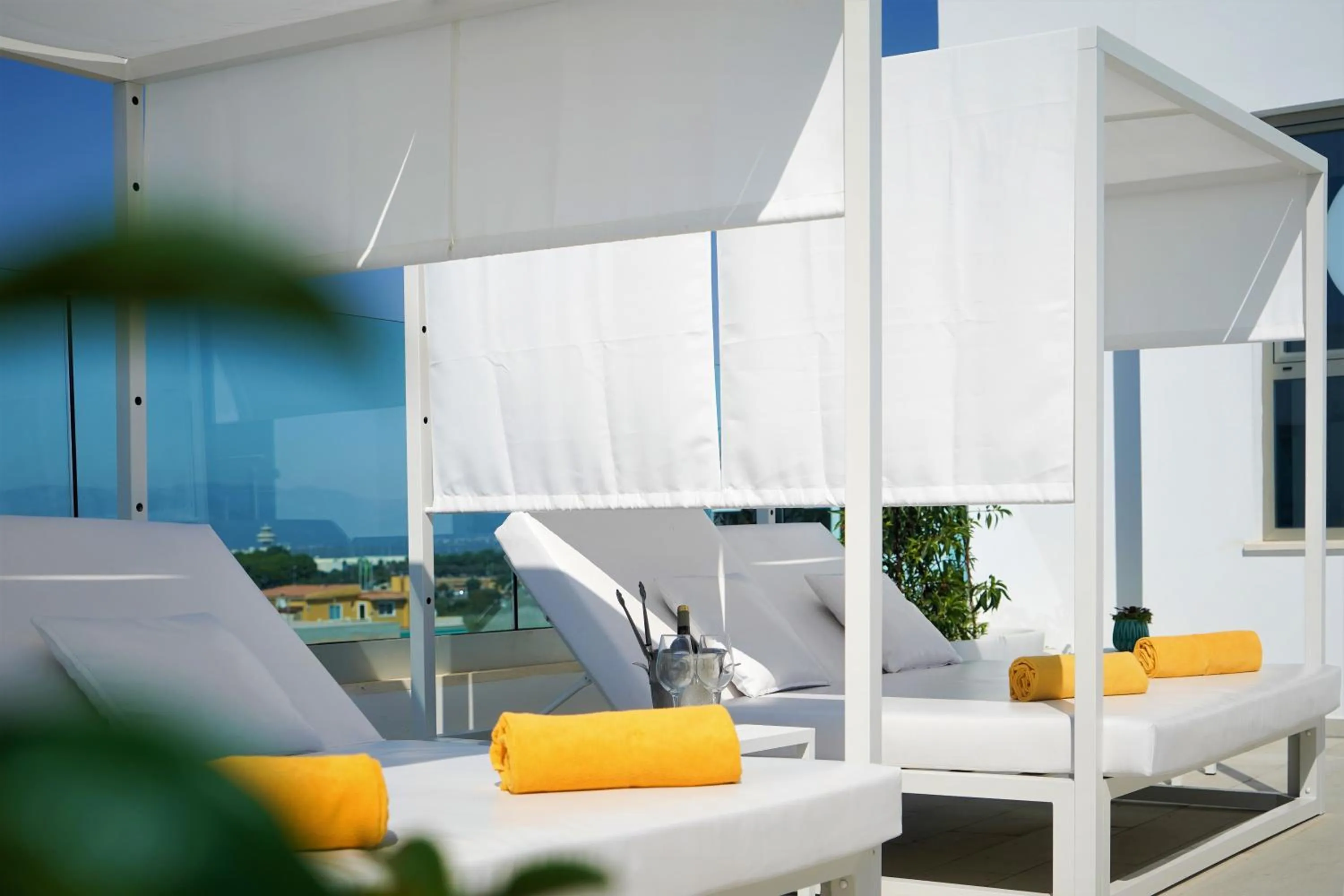 Swimming pool in Hotel Seasun Aniram