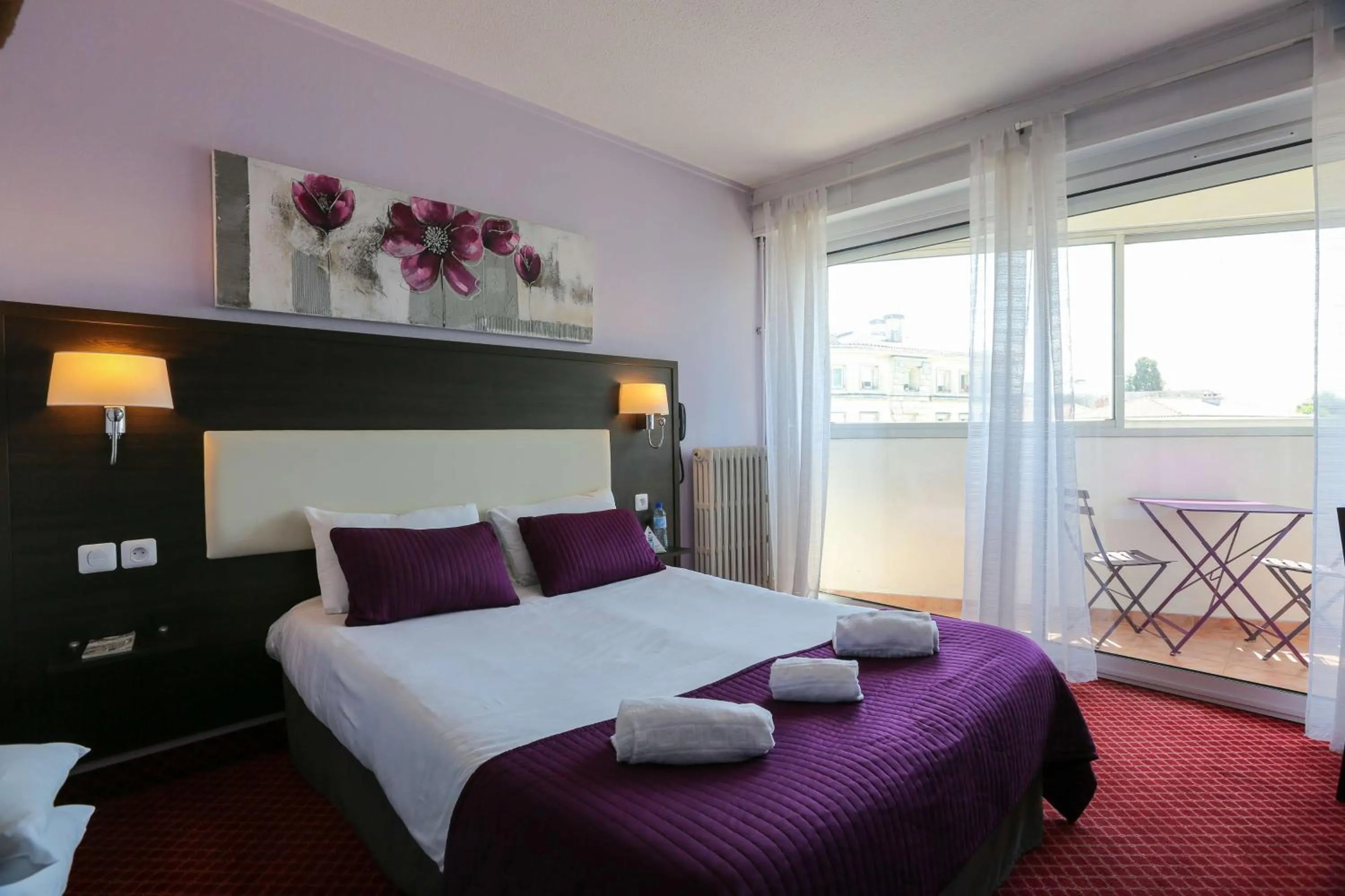 Bedroom, Bed in Brit Hotel Bleu Nuit