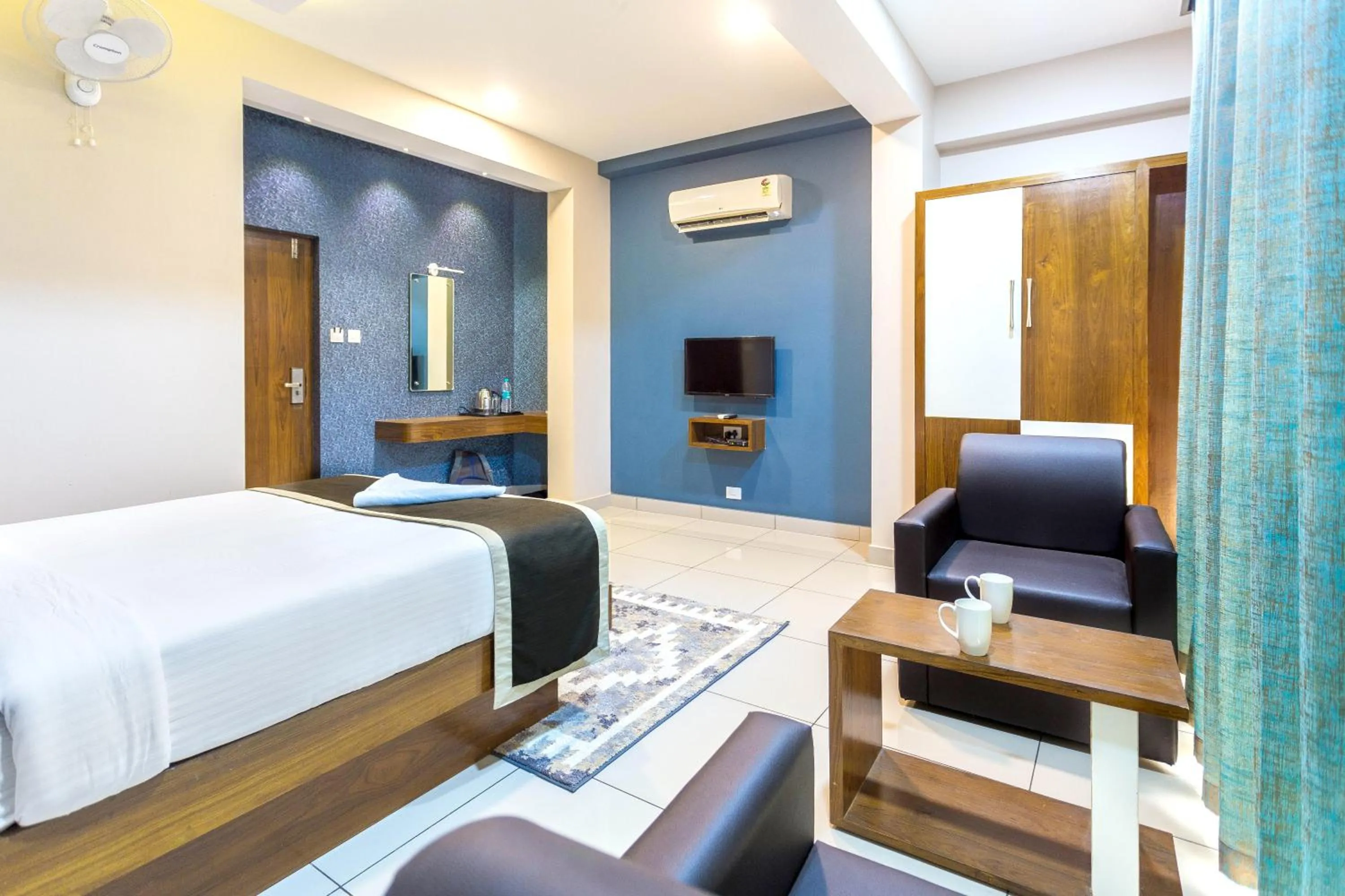 Photo of the whole room, Bed in Nextel Inn, Calicut