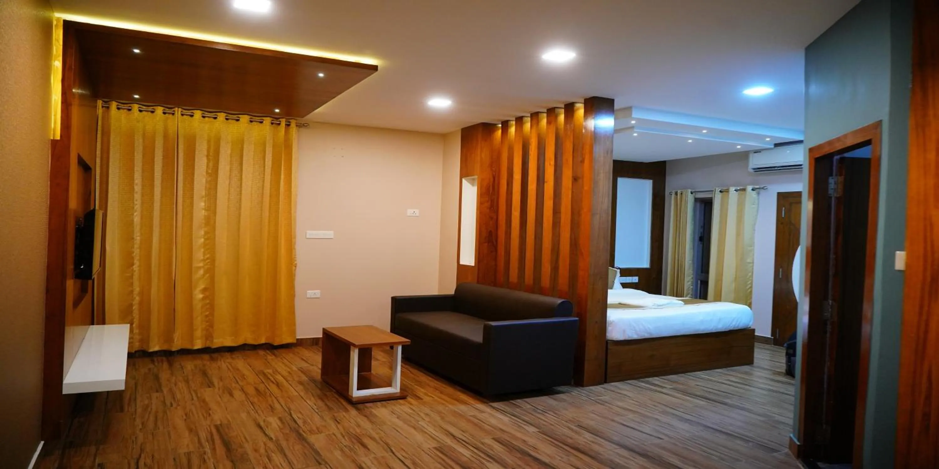 Communal lounge/ TV room, Bed in Nextel Inn, Calicut