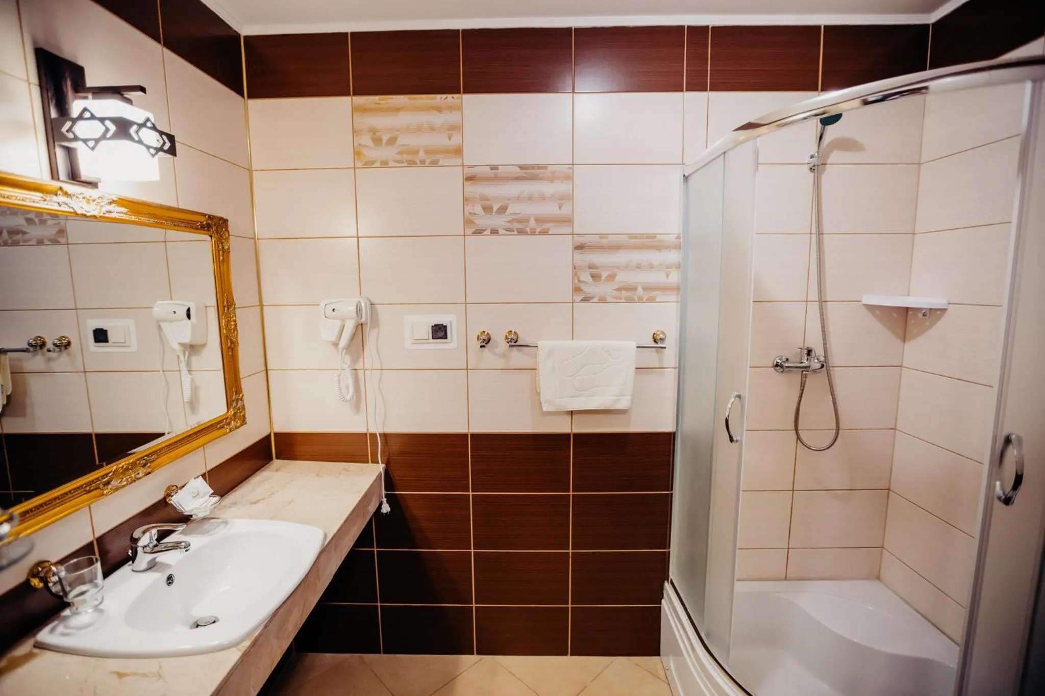 Shower in Hotel Korczowa