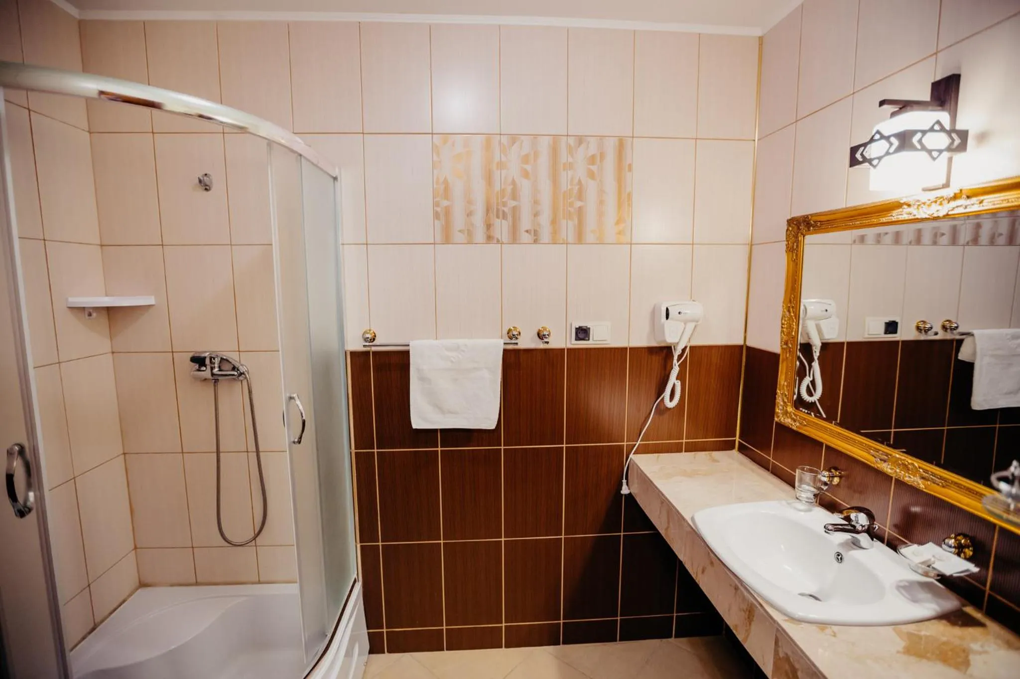 Shower in Hotel Korczowa