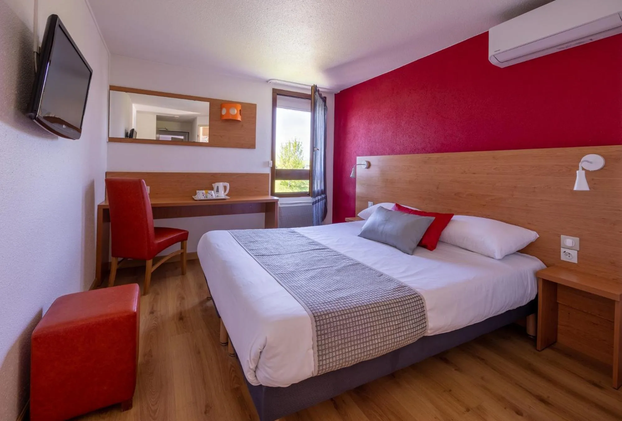 Bed in The Originals City, Hôtel Mâcon Sud