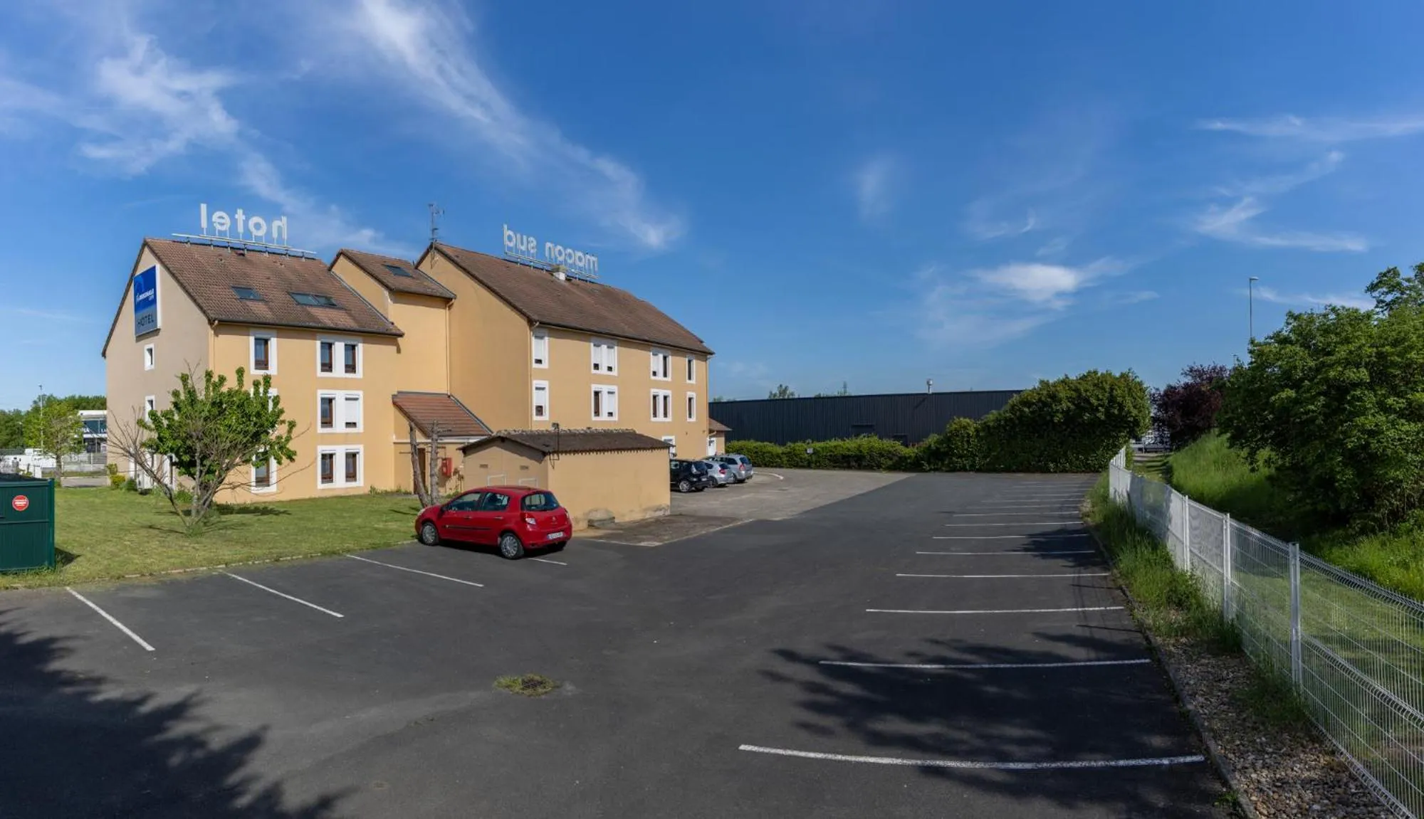 Property building in The Originals City, Hôtel Mâcon Sud