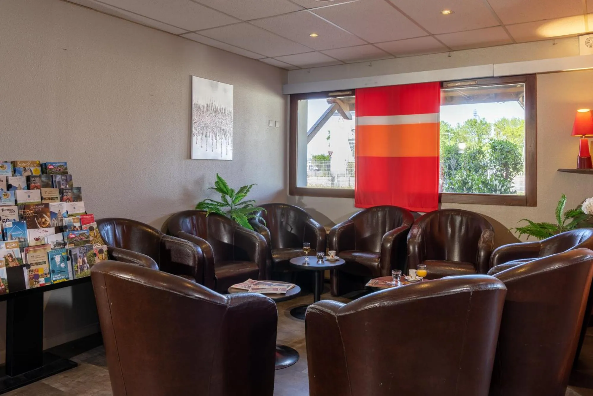 Living room in The Originals City, Hôtel Mâcon Sud