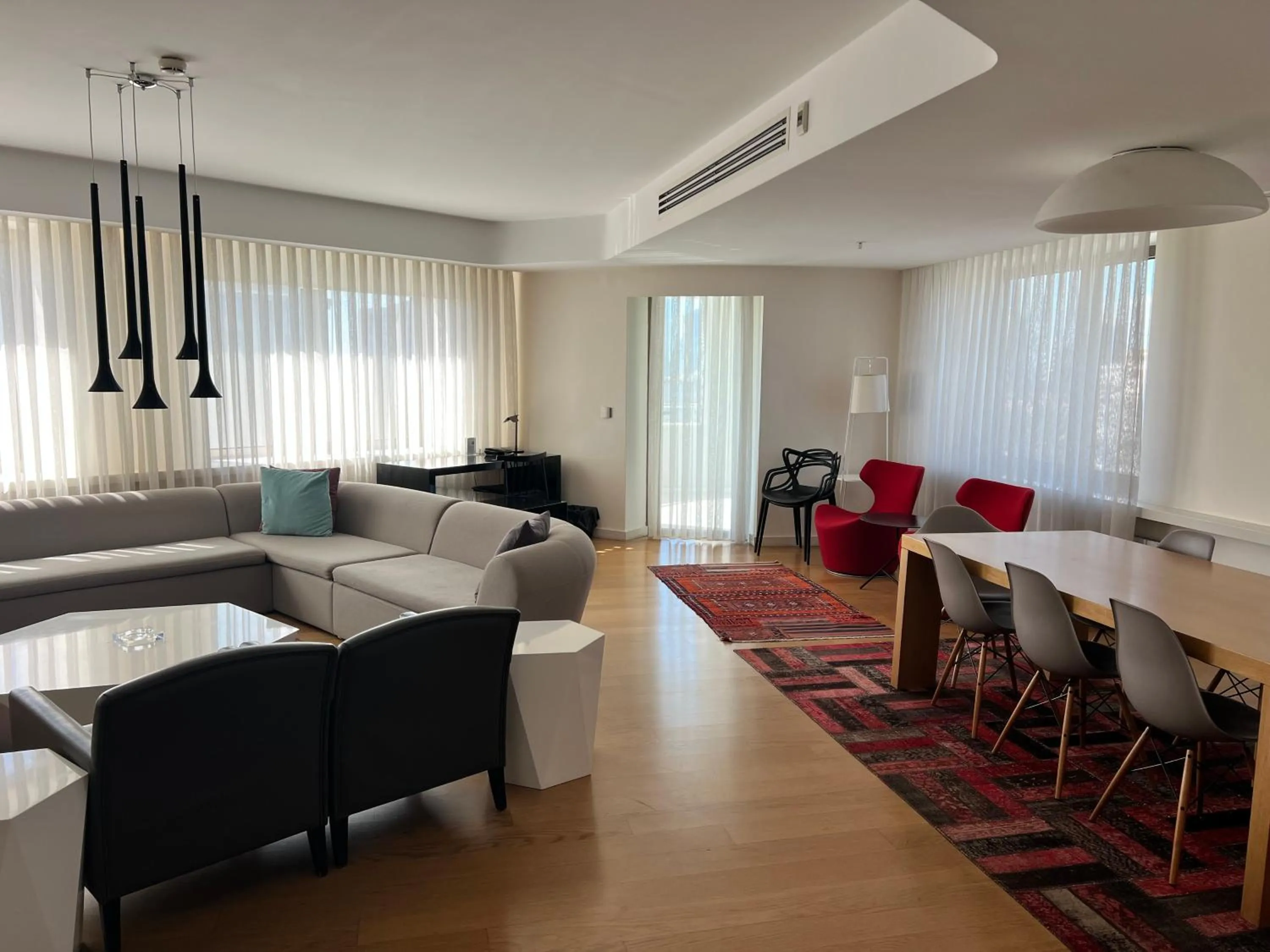 Communal lounge/ TV room in Akmerkez Residence