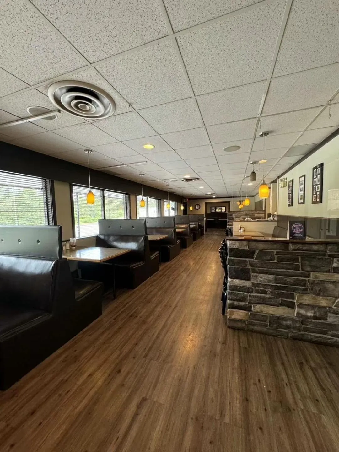 Restaurant/places to eat, Bed in Wells Gray Inn