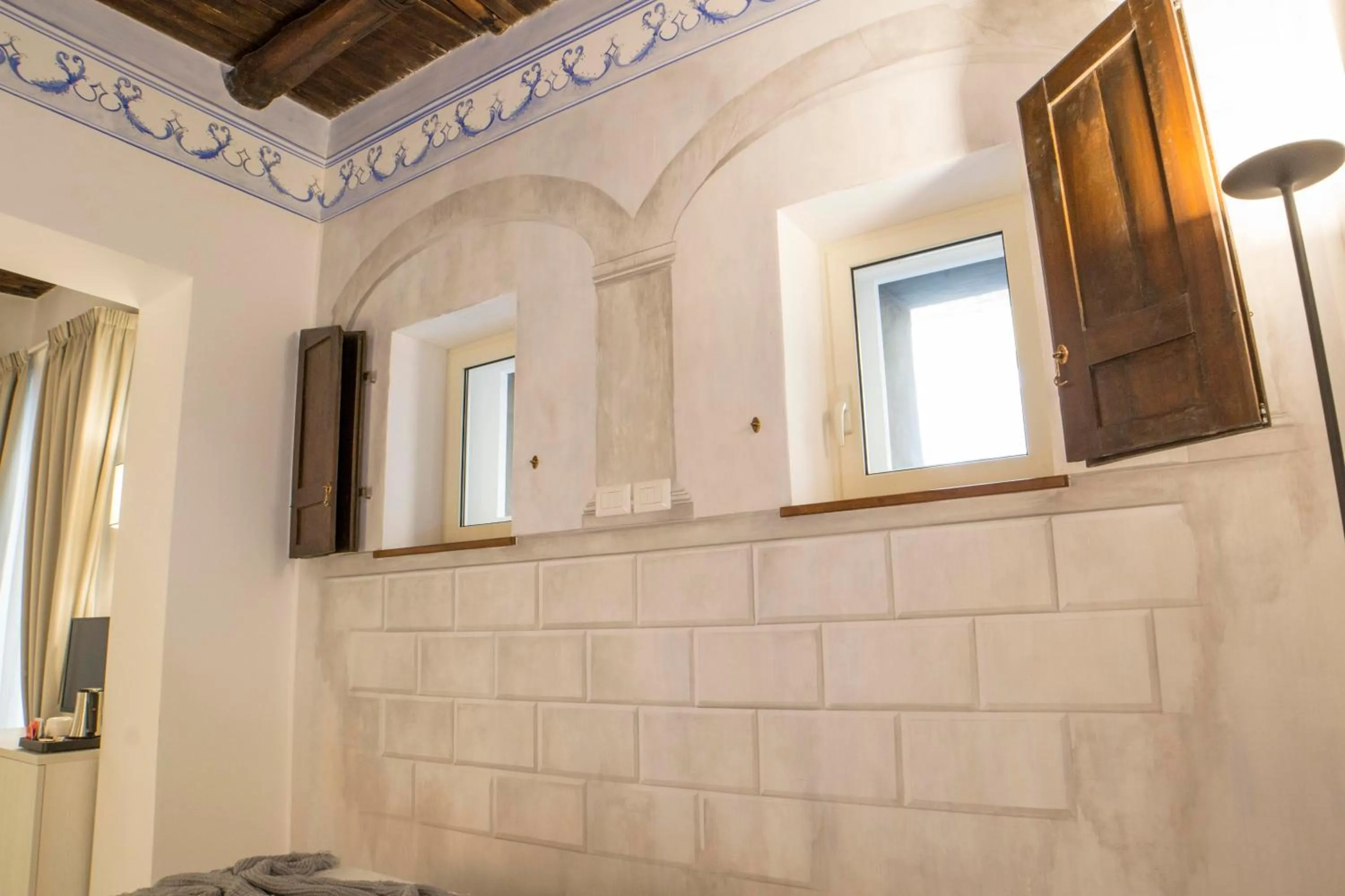 Photo of the whole room in Morelli suite