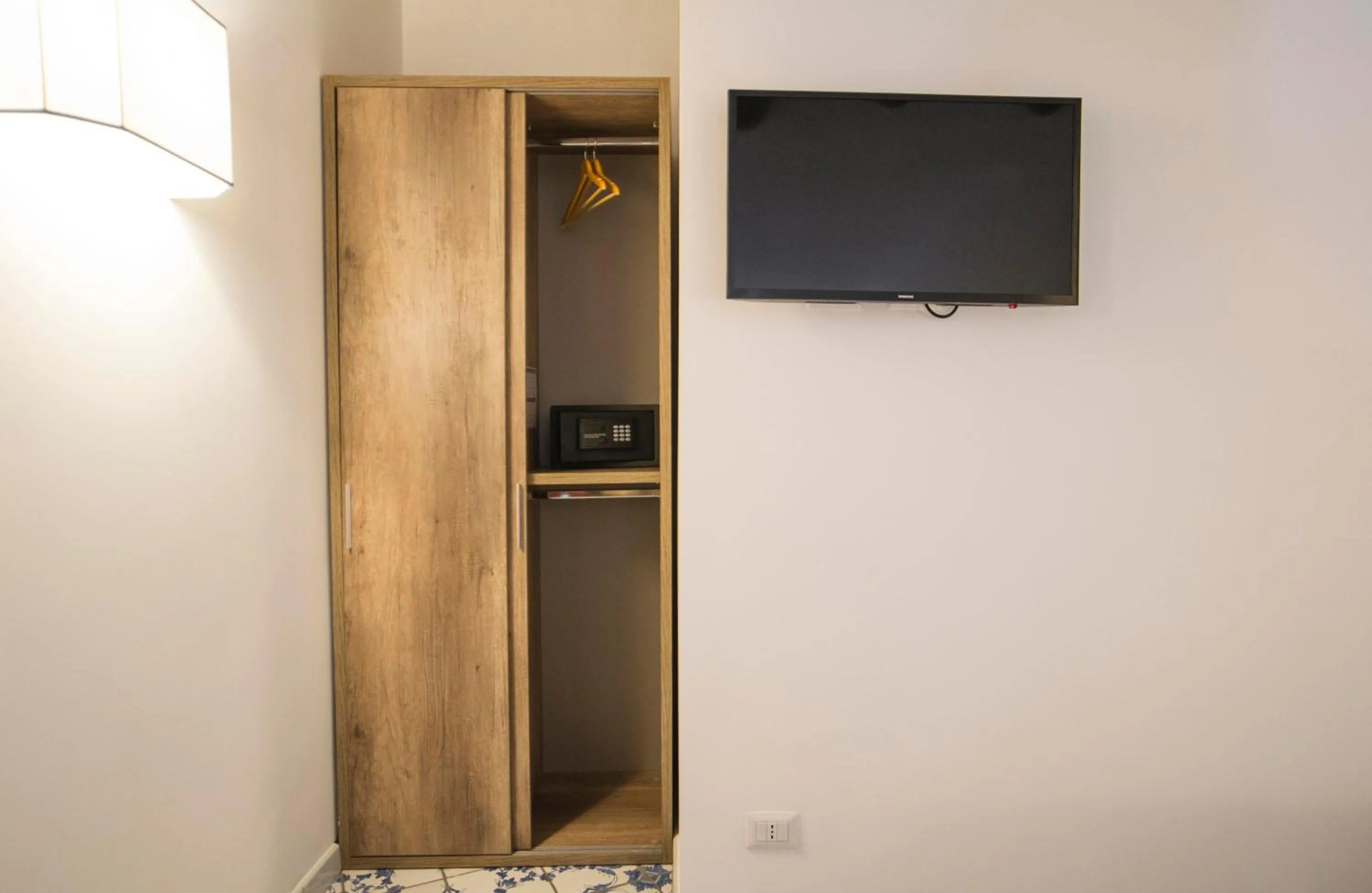 TV and multimedia in Morelli suite