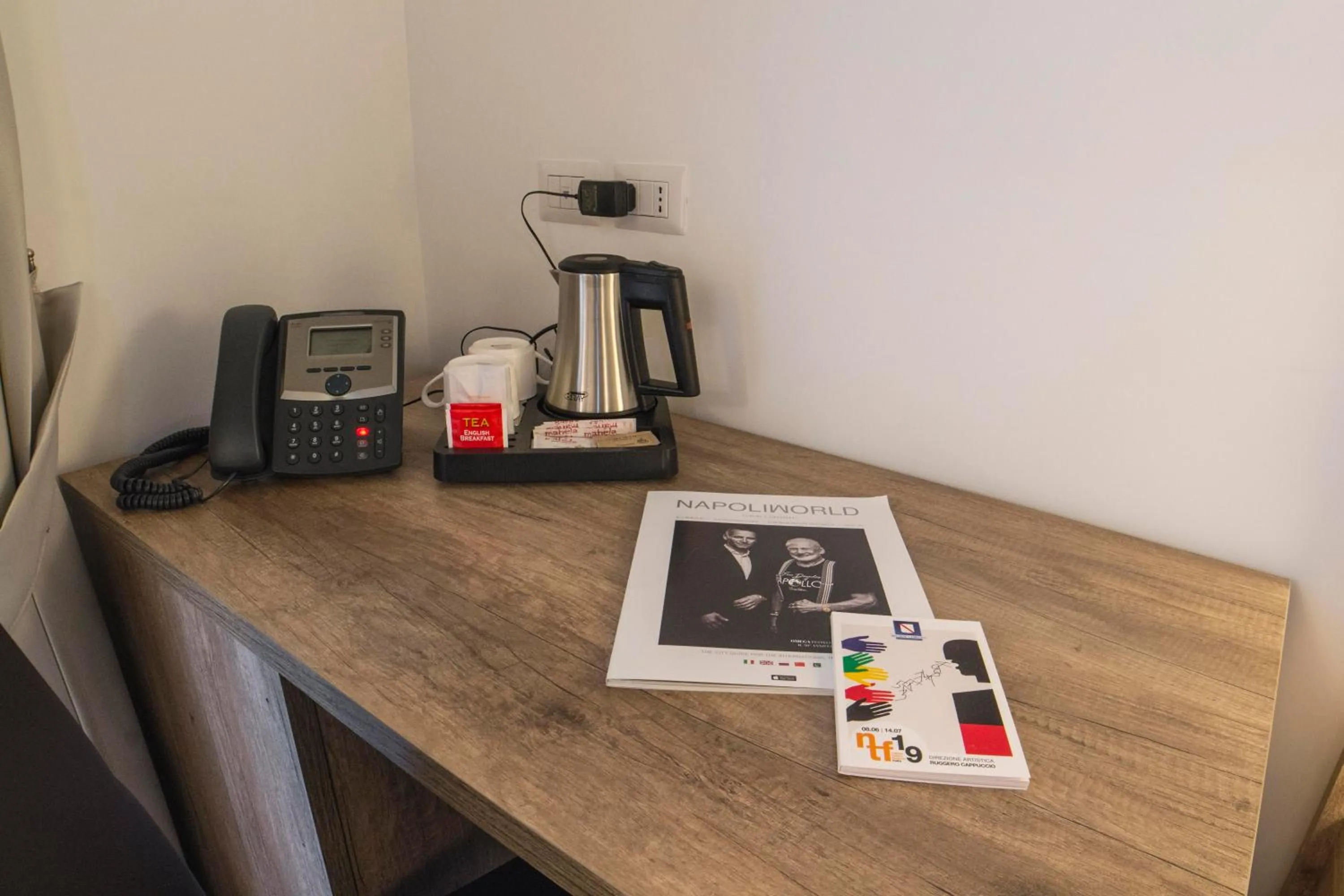 Coffee/tea facilities in Morelli suite