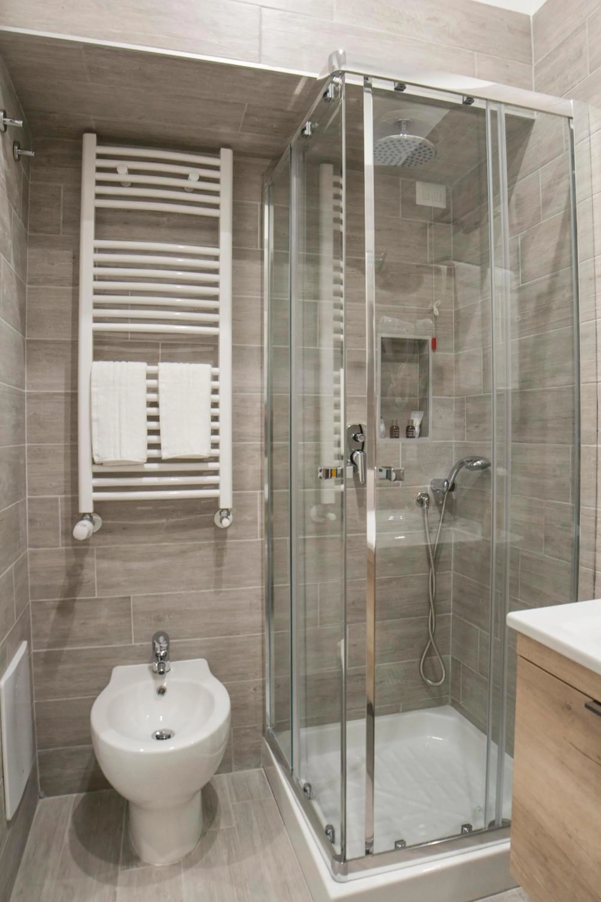 Shower in Morelli suite