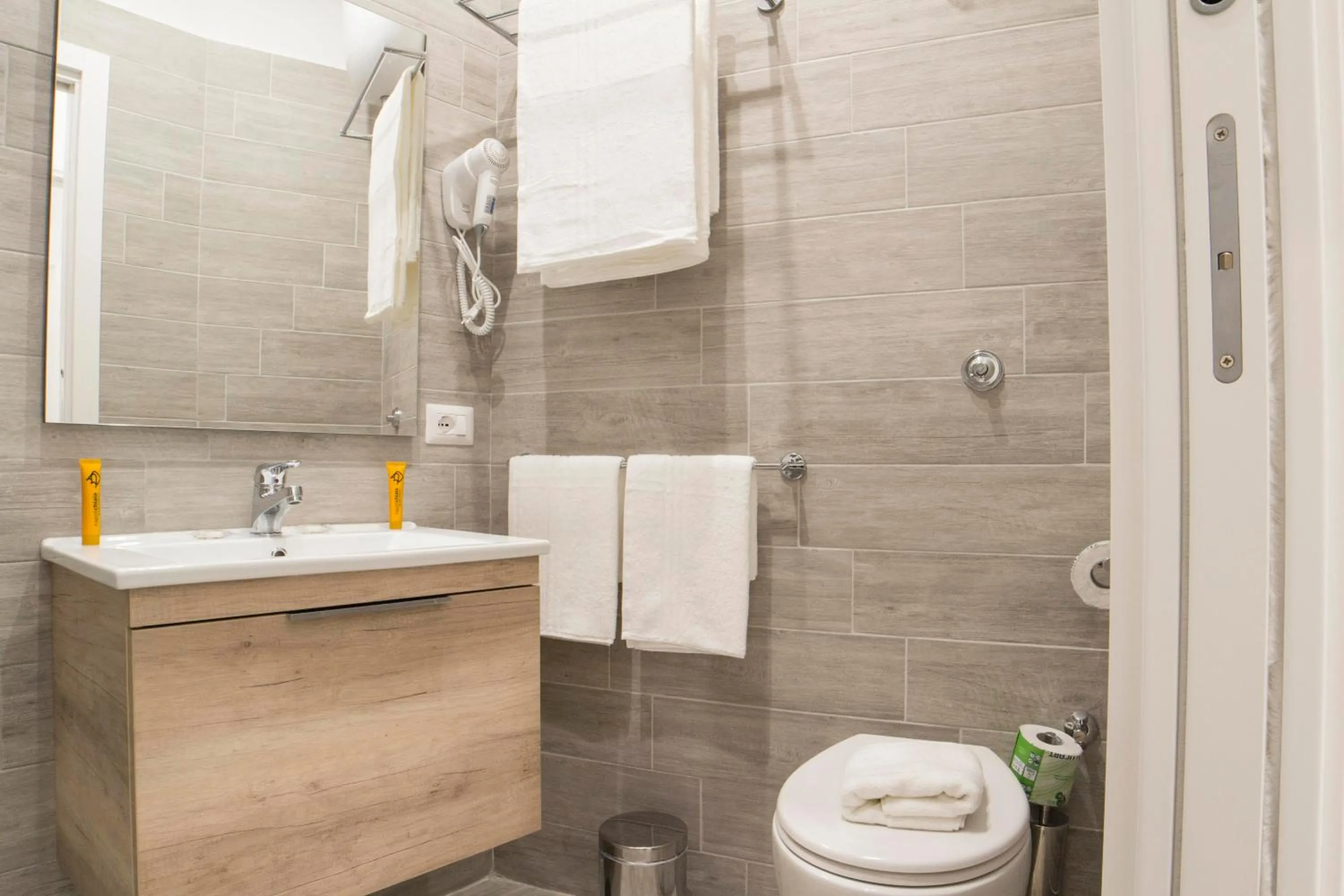 Shower in Morelli suite