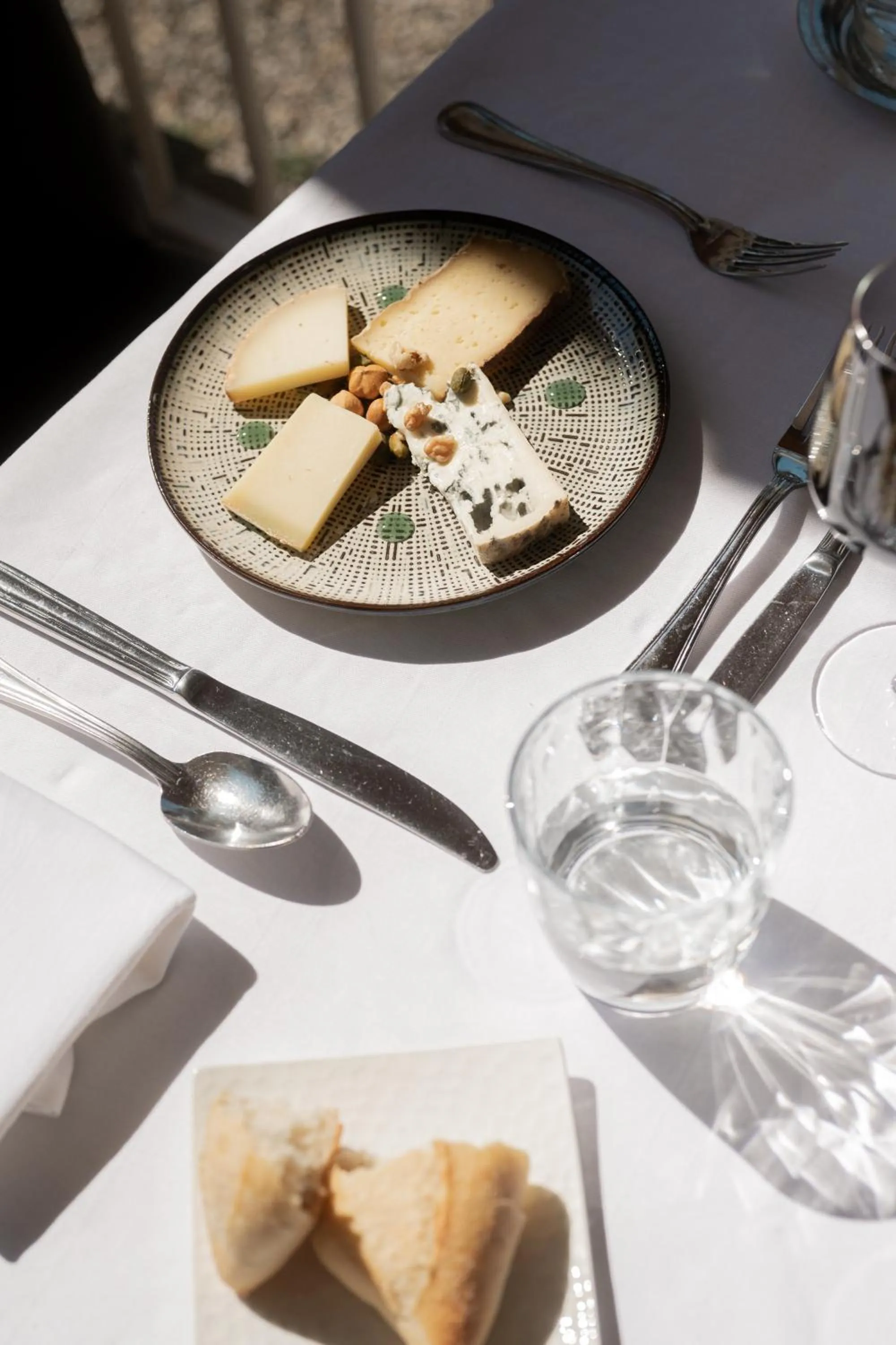 Restaurant/places to eat in Château des Comtes de Challes