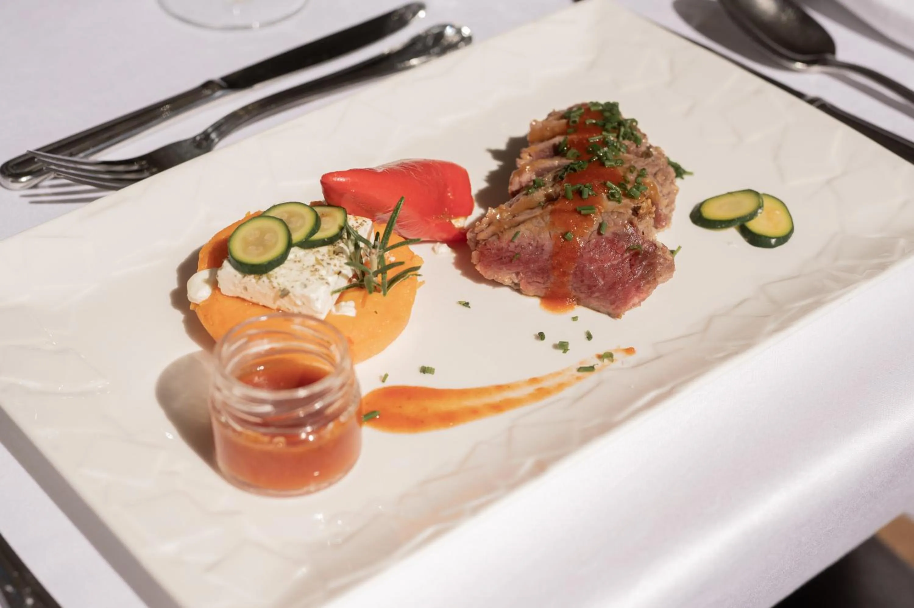 Restaurant/places to eat in Château des Comtes de Challes