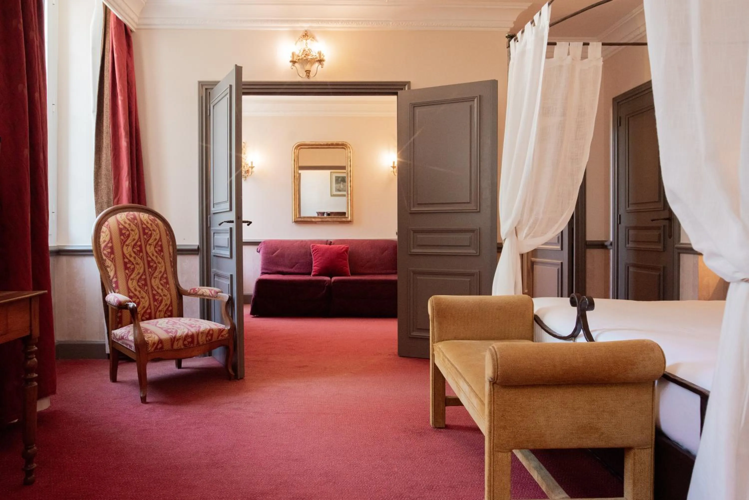 Property building, Bed in Château des Comtes de Challes