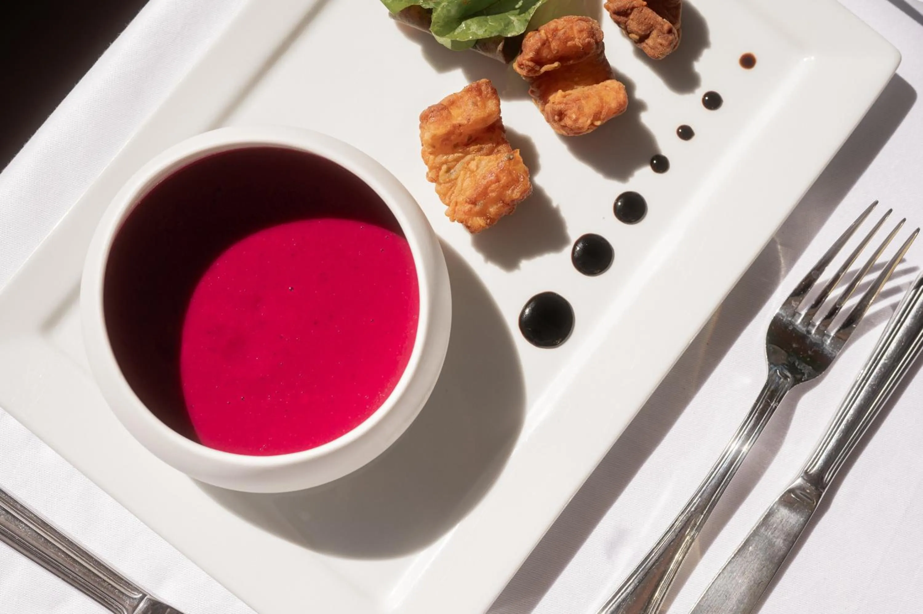 Restaurant/places to eat in Château des Comtes de Challes