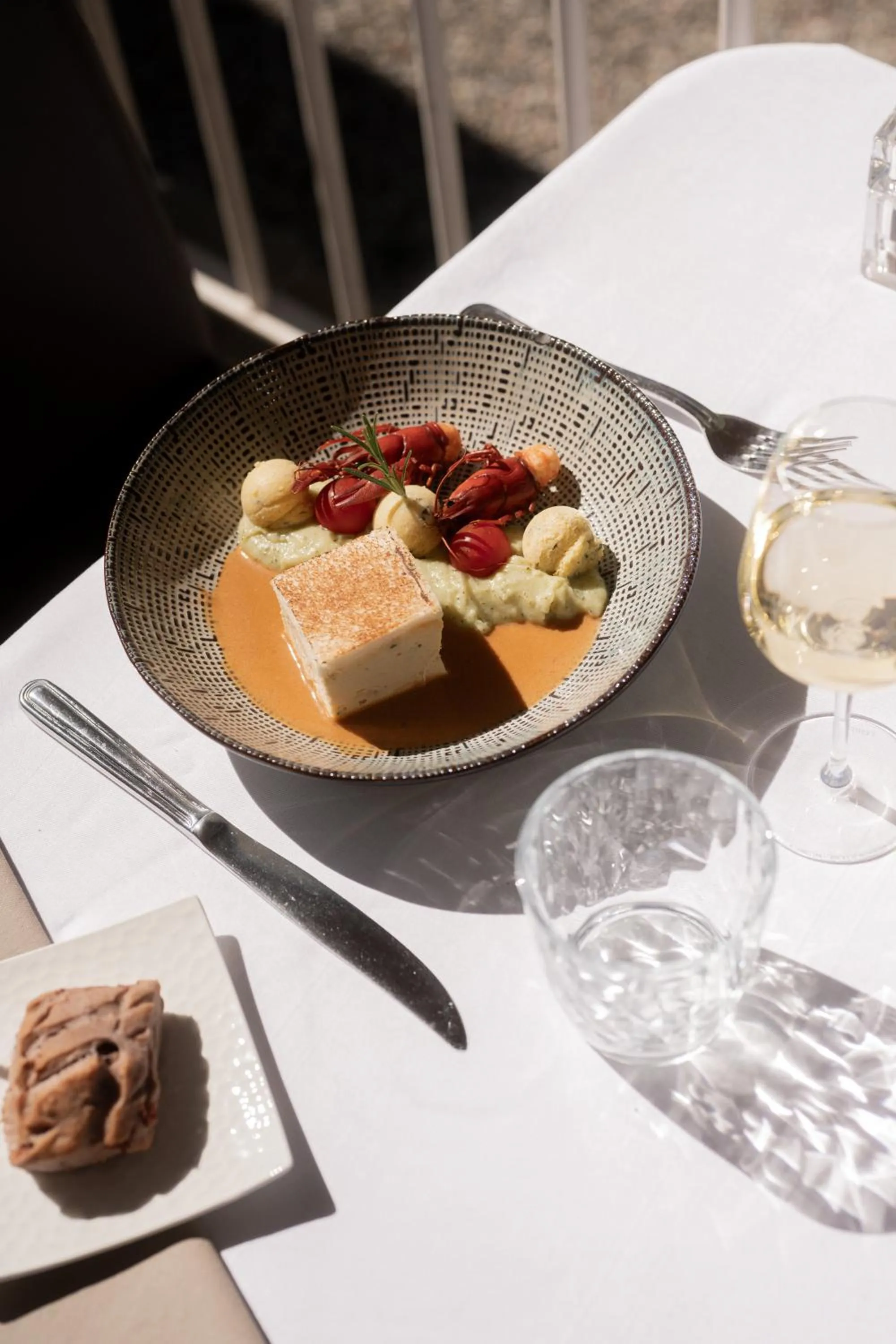 Restaurant/places to eat in Château des Comtes de Challes