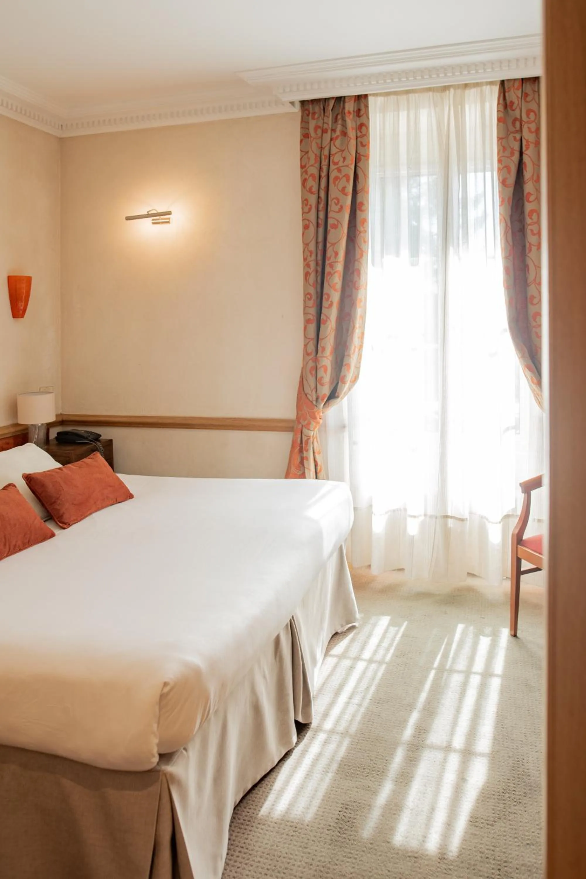 Bedroom, Bed in Château des Comtes de Challes