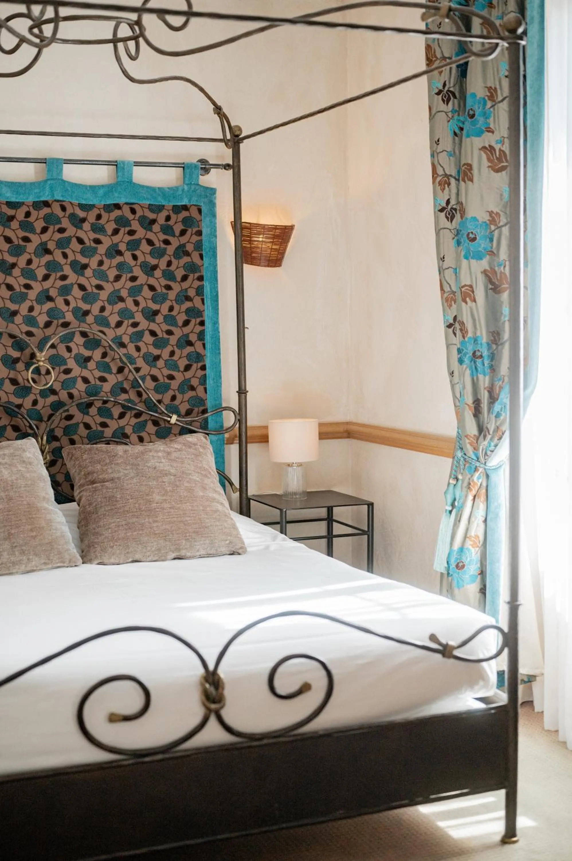 Bed in Château des Comtes de Challes