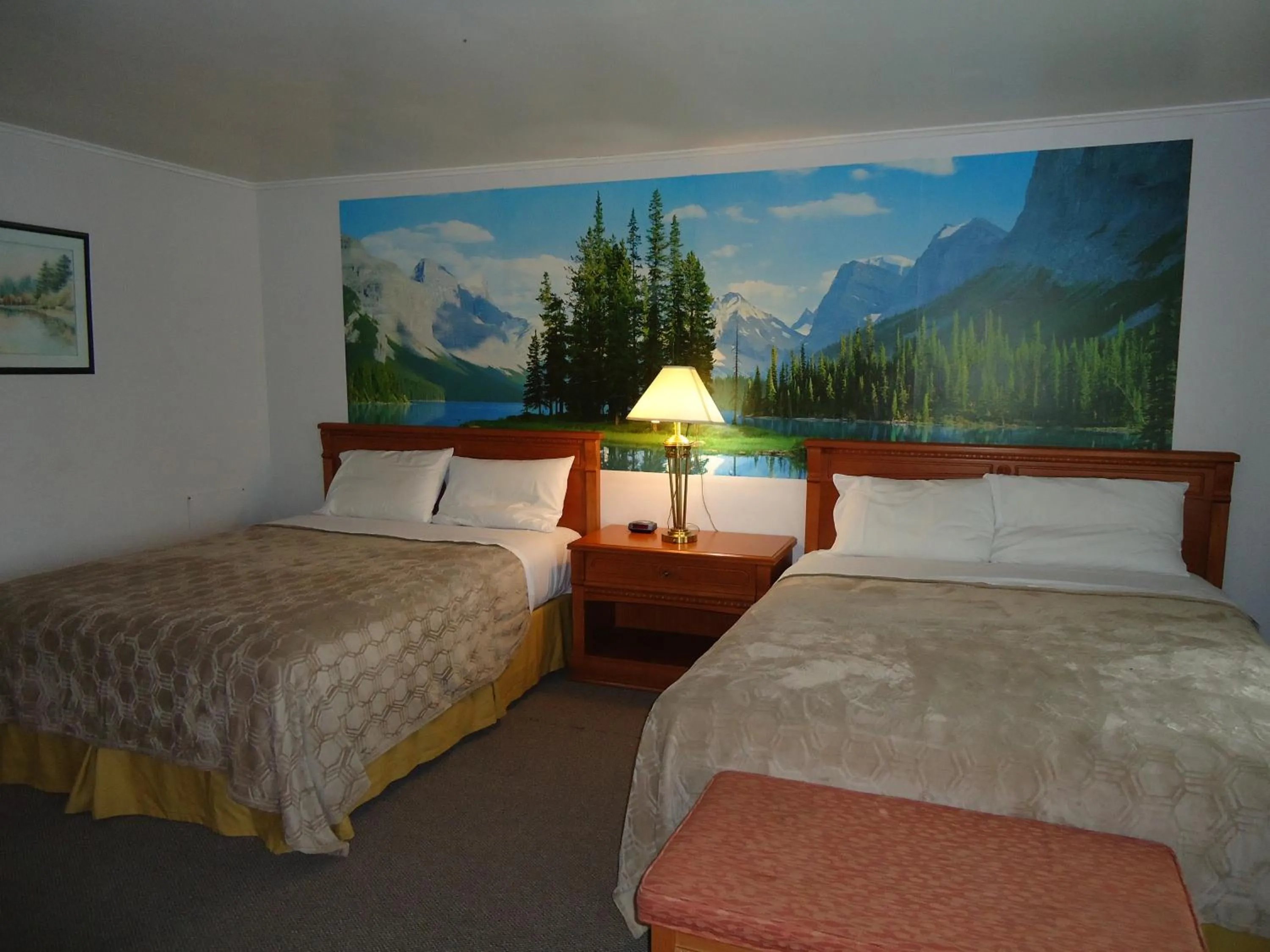 Bed in Westmount Motel