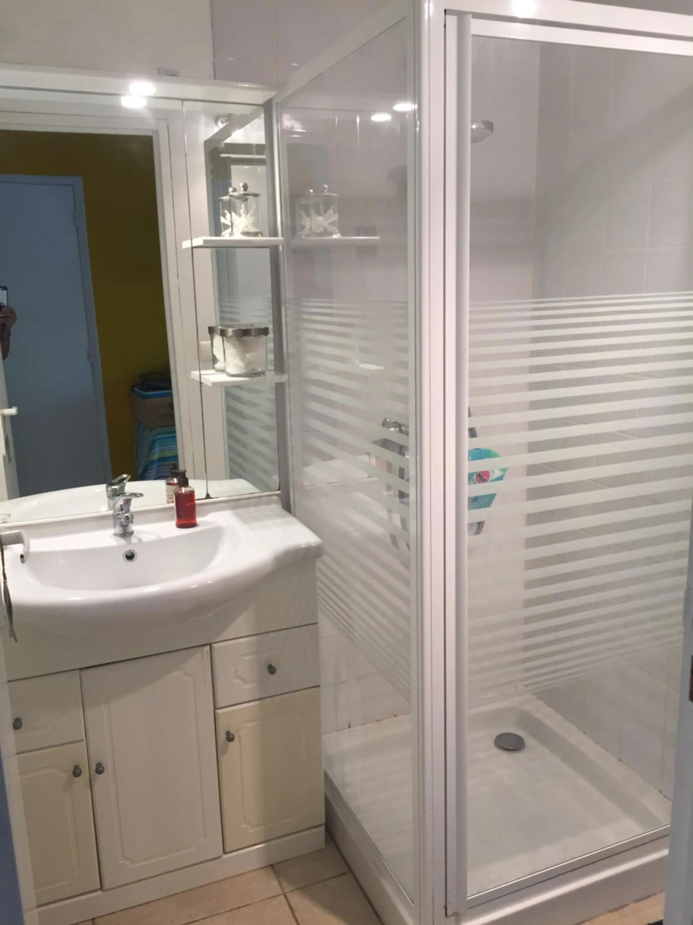 Shower in Le Petit Jeu Grignan