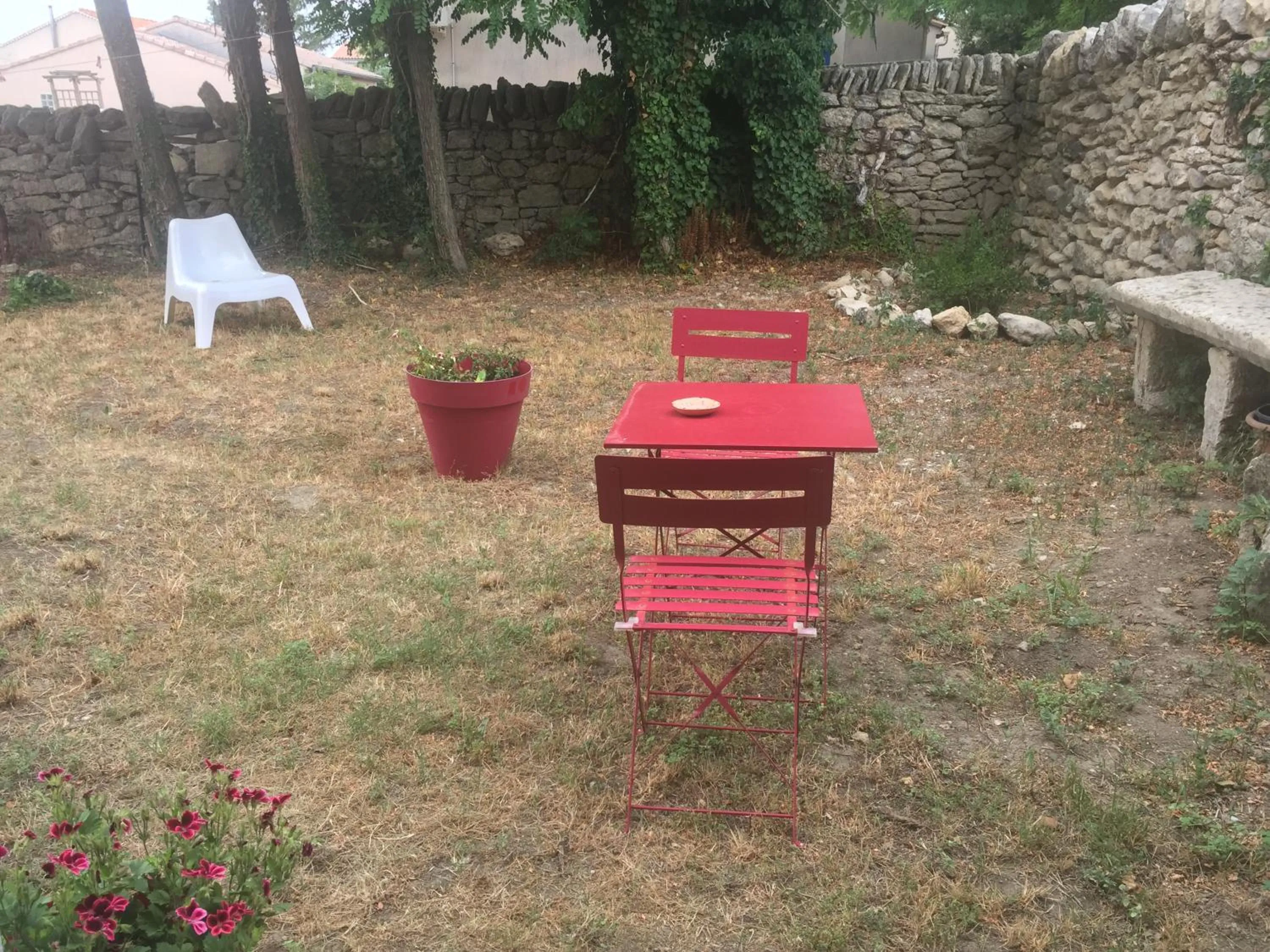 Garden in Le Petit Jeu Grignan