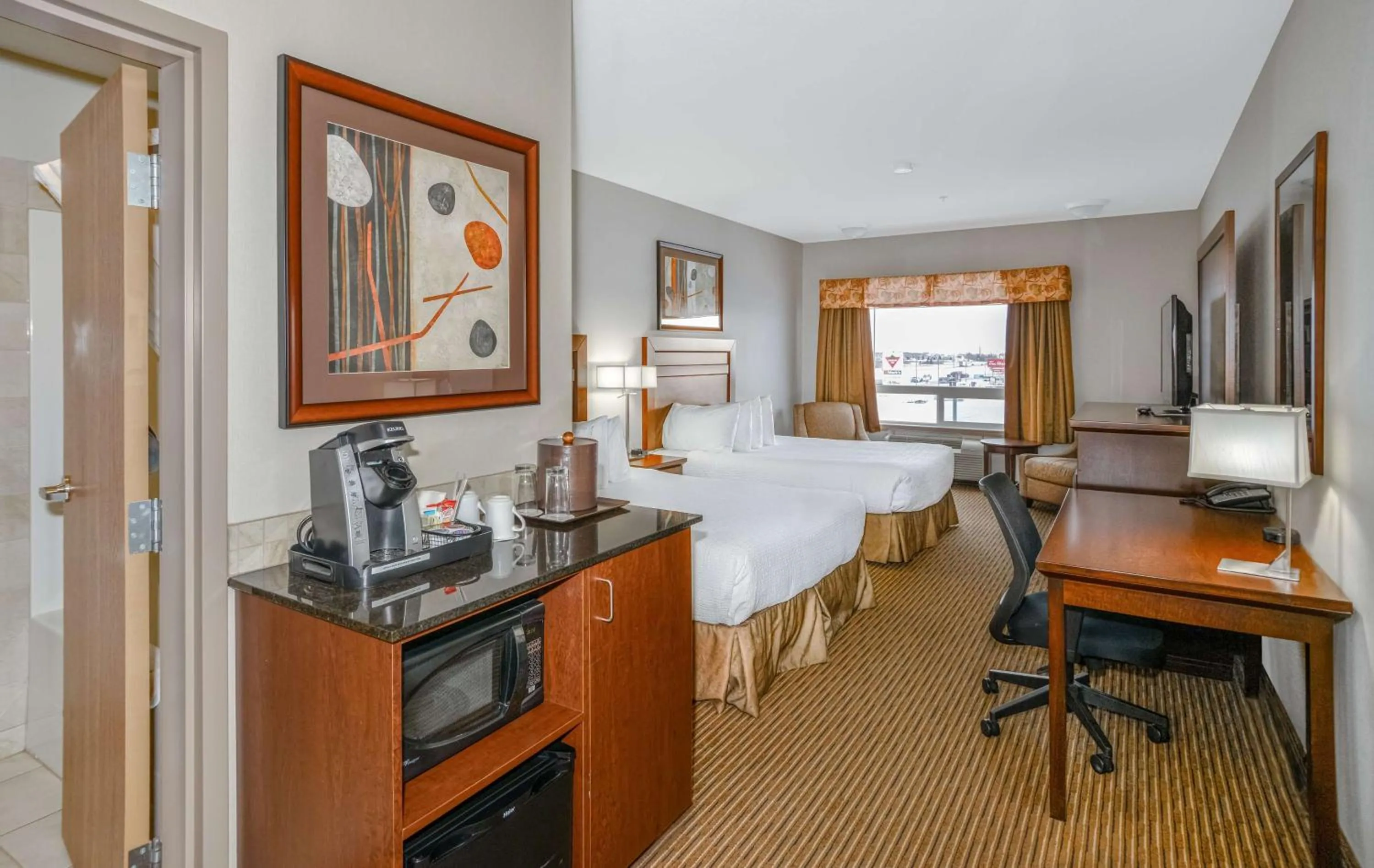 Bedroom, Bed in Coast Weyburn Hotel