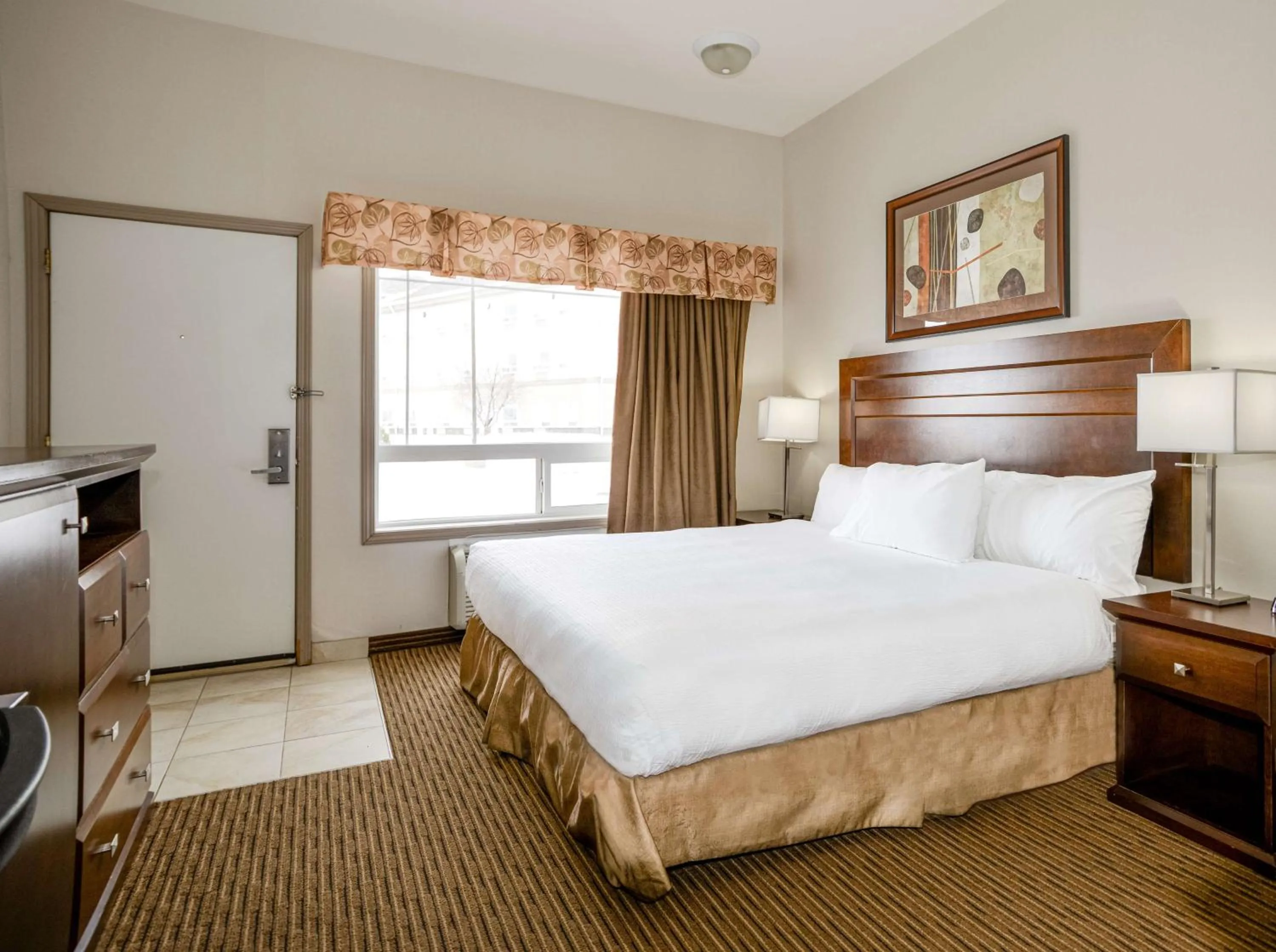 Bedroom, Bed in Coast Weyburn Hotel