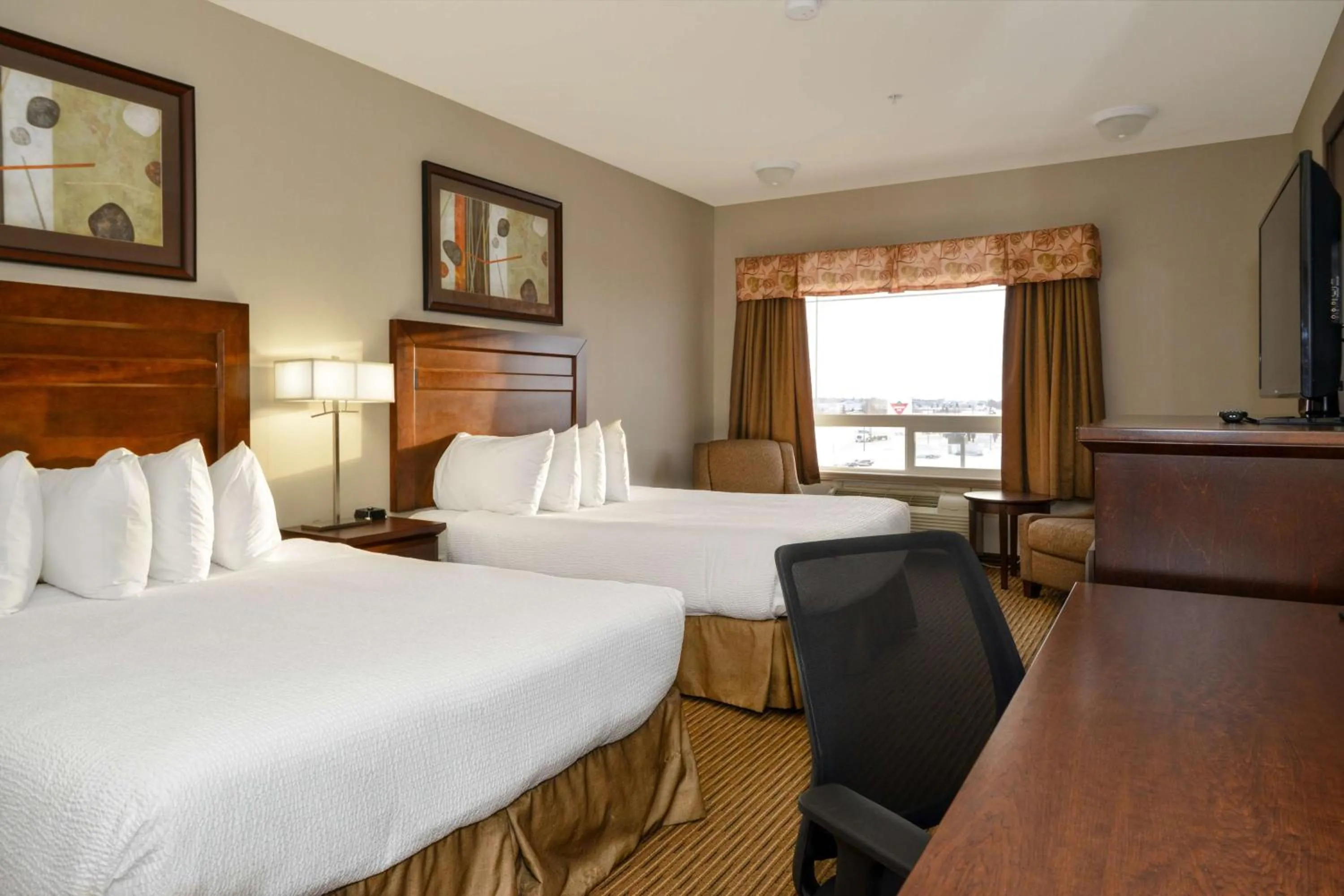 Bedroom, Bed in Coast Weyburn Hotel