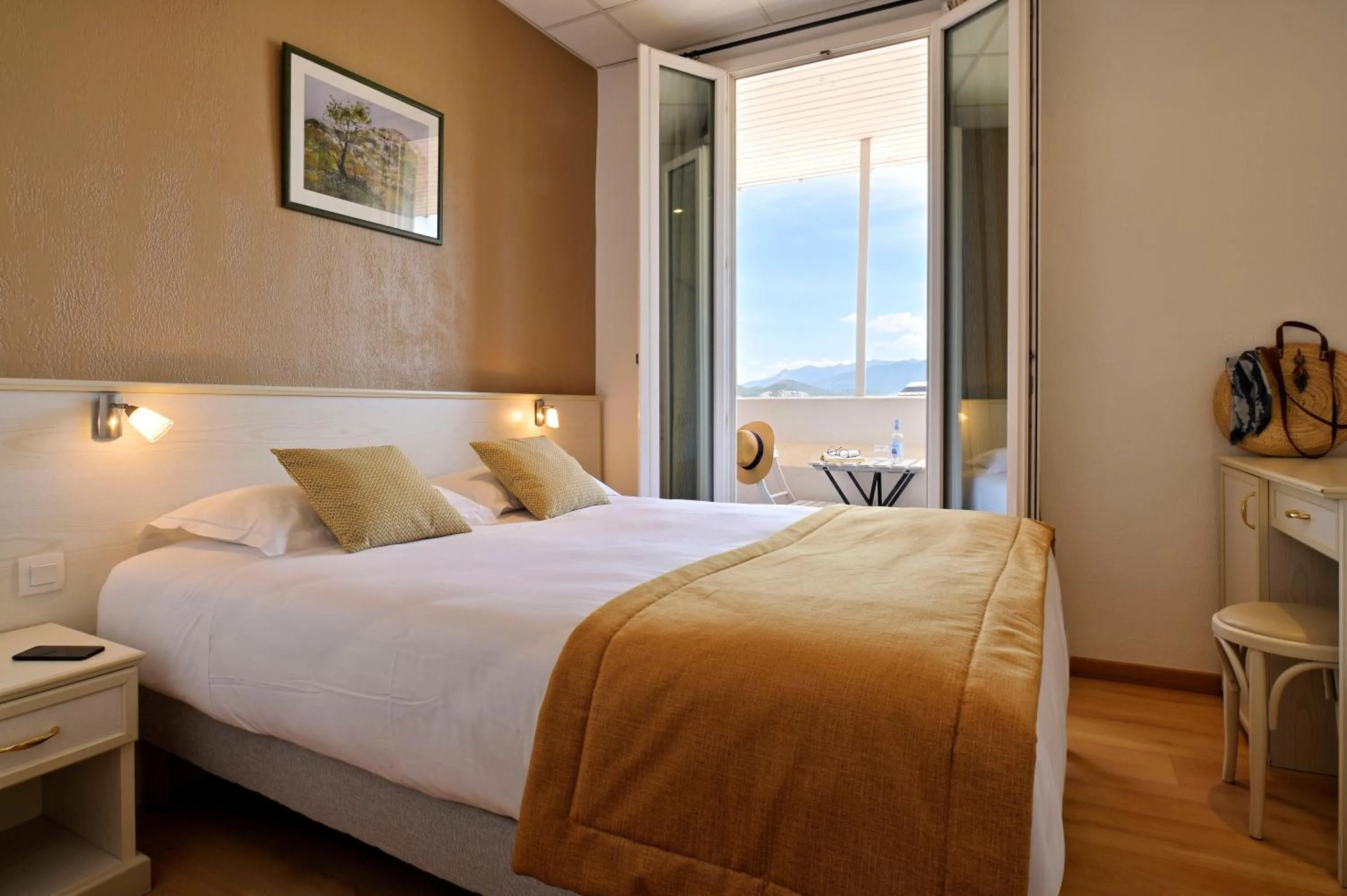 Balcony/Terrace, Bed in Hôtel Du Golfe