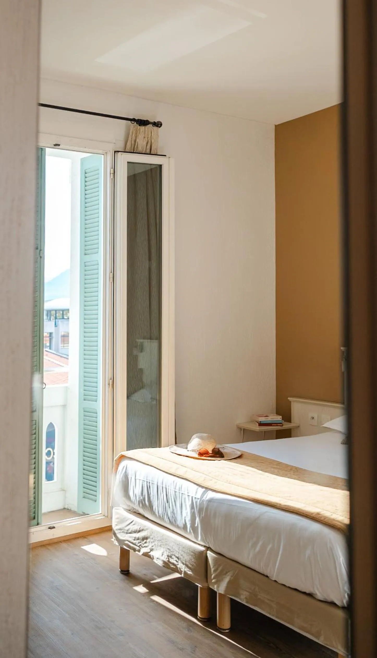 Bedroom, Bed in Hôtel Du Golfe