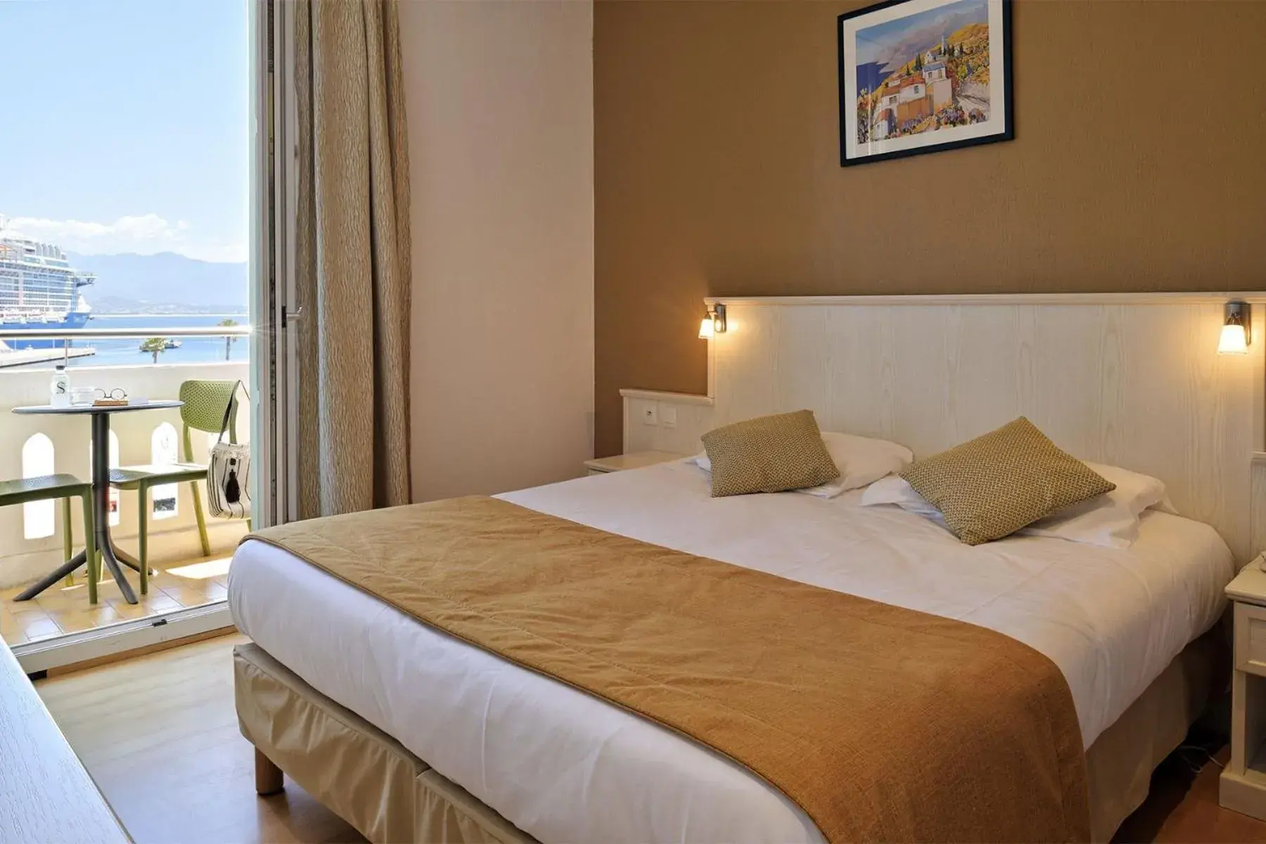 Double Room with Balcony and Sea View in Hôtel Du Golfe Double Room with Balcony and Sea View in Hôtel Du Golfe