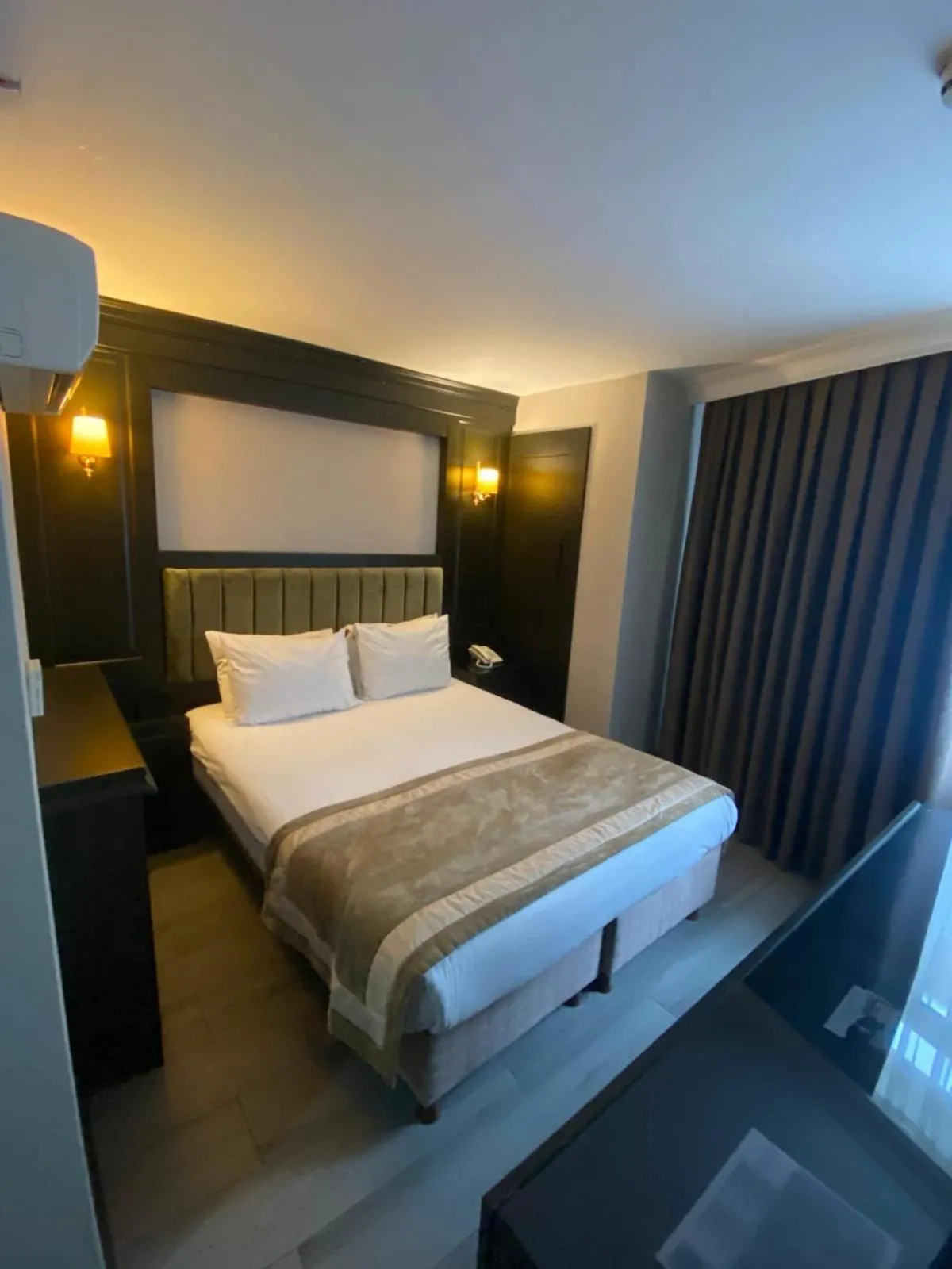 Photo of the whole room, Bed in Topkapi Old City Kensington Hotel Ottoman Heritage