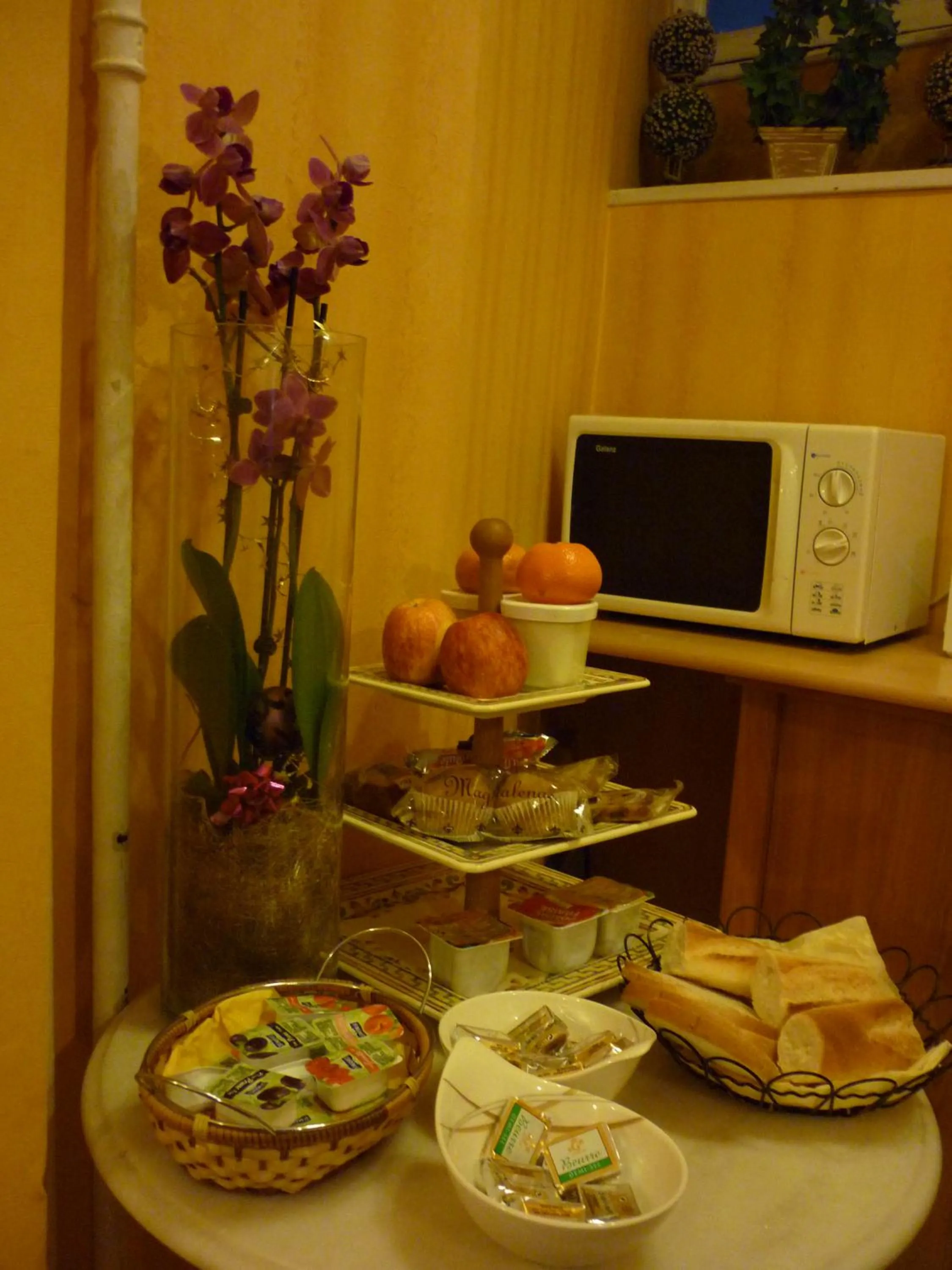 Buffet breakfast in Hôtel du Centre