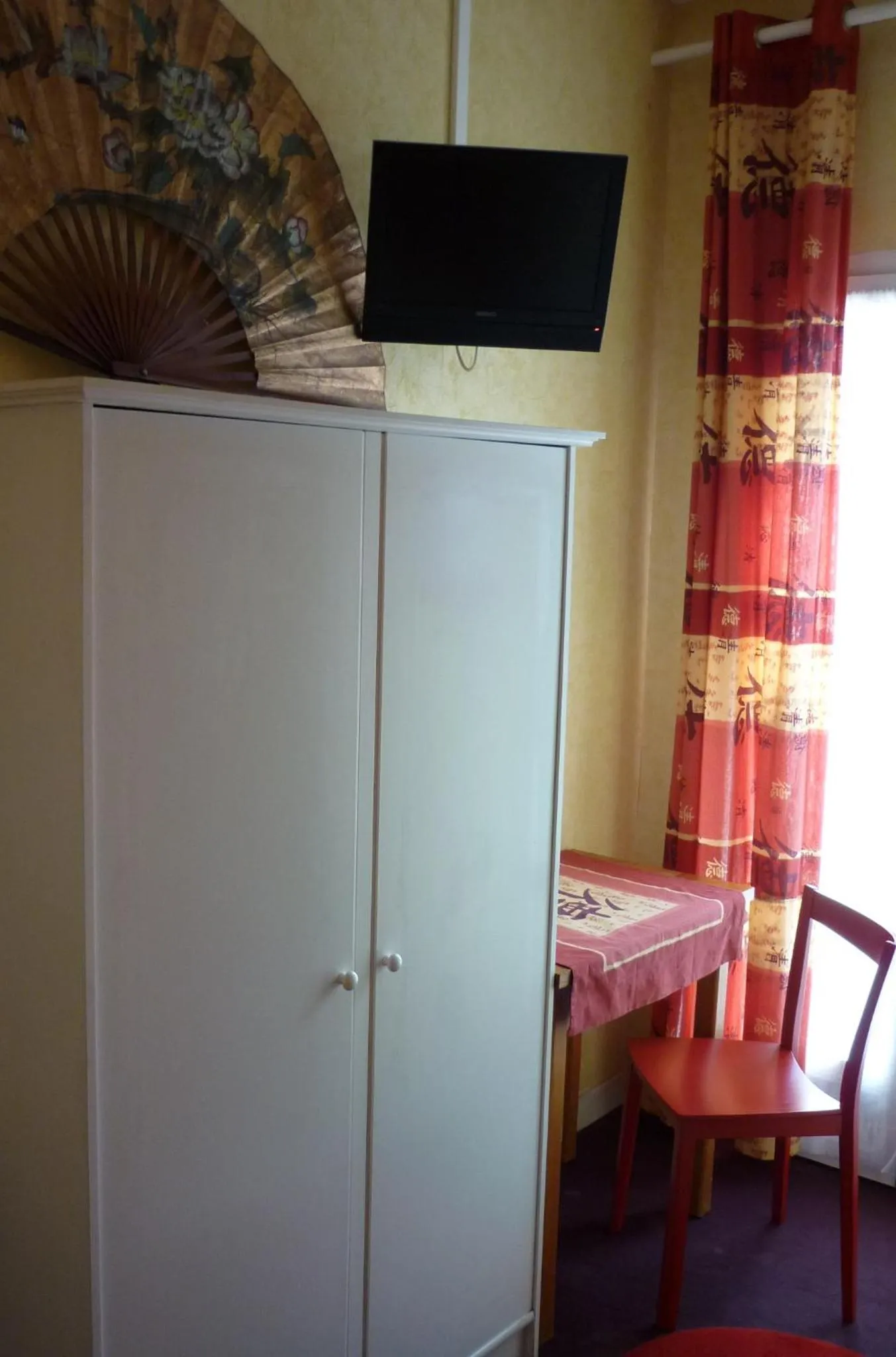 TV and multimedia in Hôtel du Centre