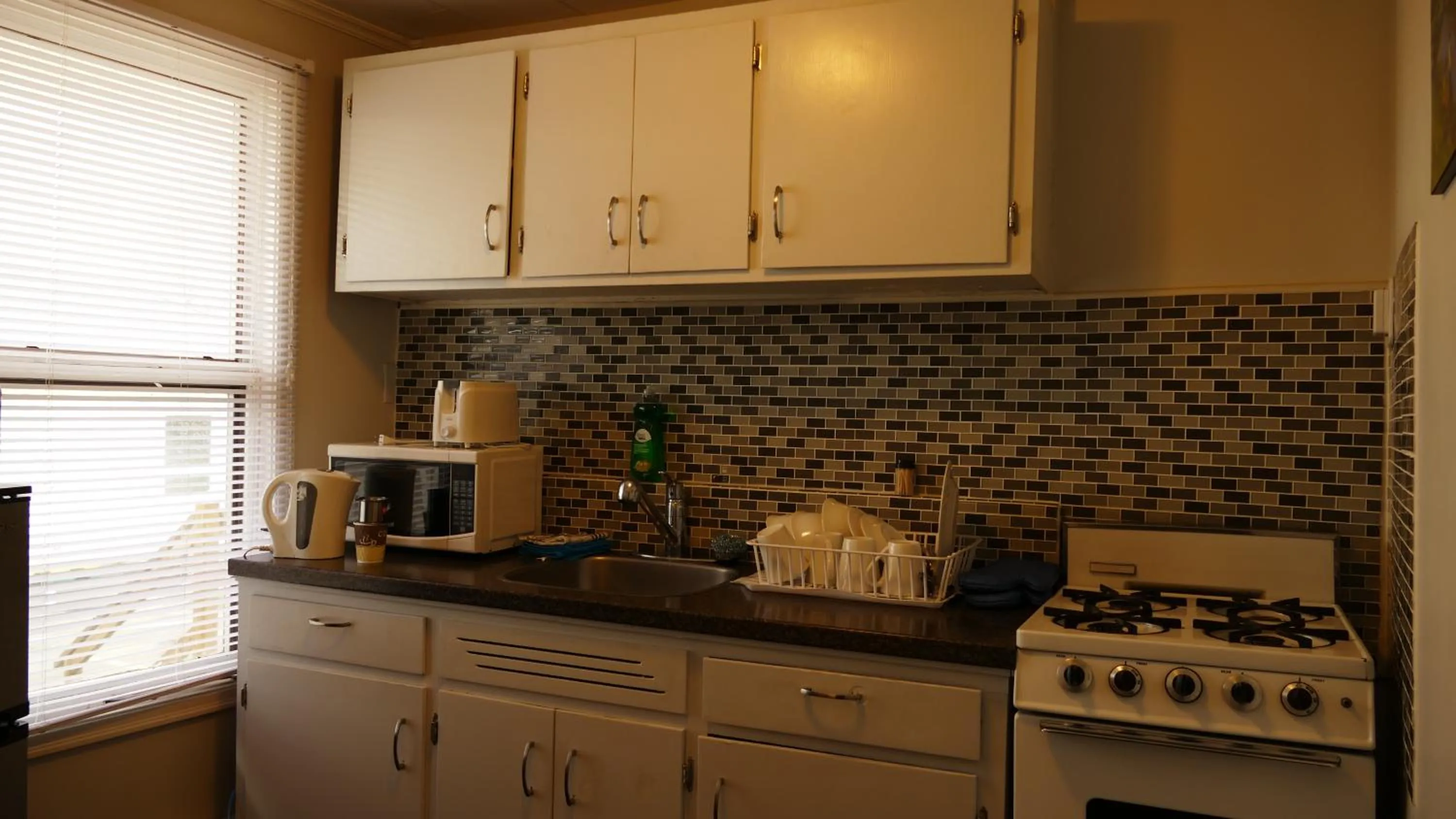 The White Horse Motel