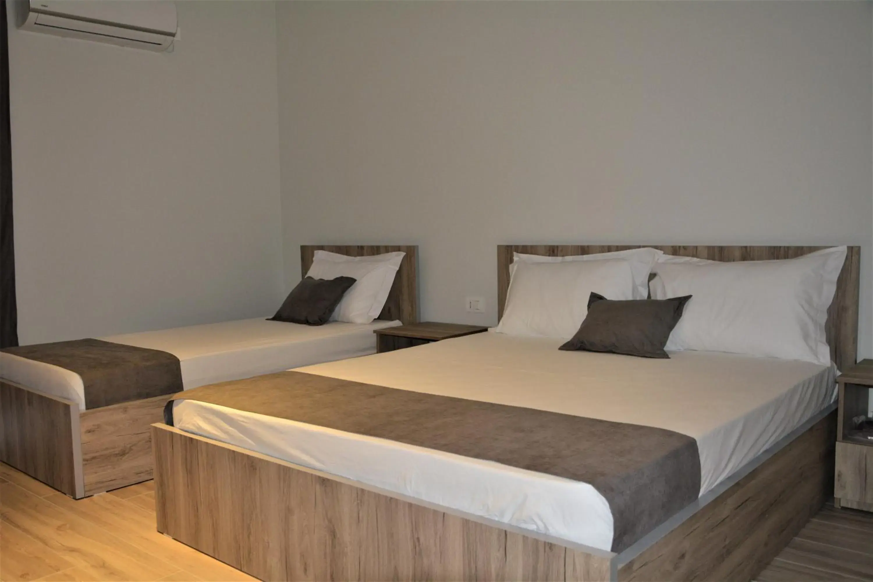 Triple Room with Balcony in Hotel Vila Nino Triple Room with Balcony in Hotel Vila Nino