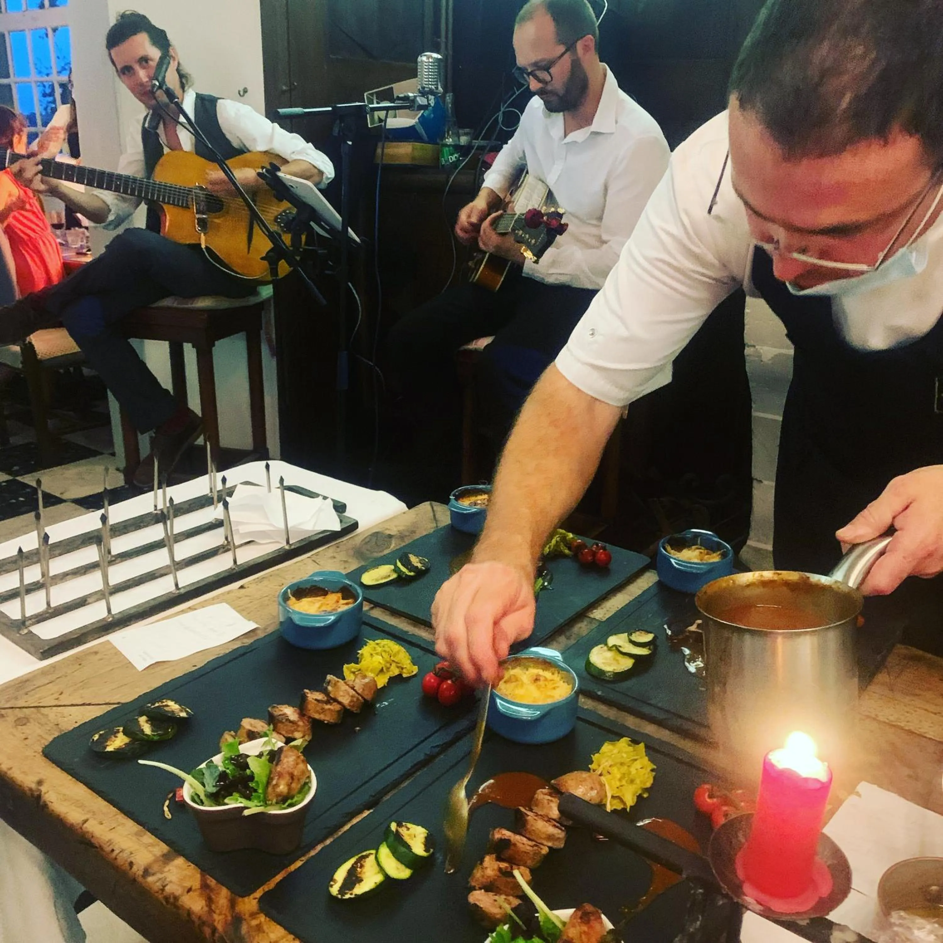 Restaurant/places to eat in Grand Hôtel de l'Abbaye