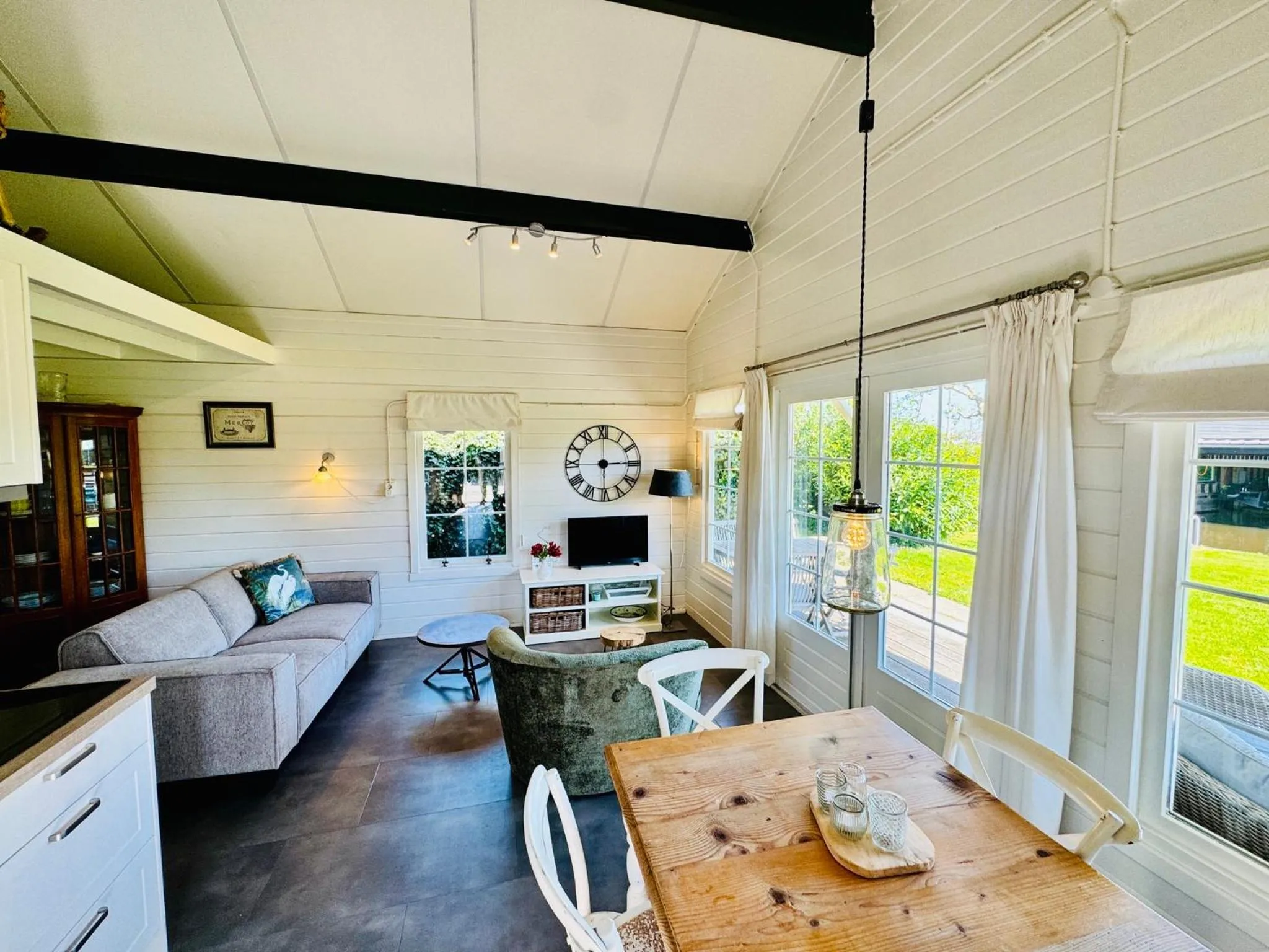Living room in d'Oude Herbergh, vakantiehuizen aan het water