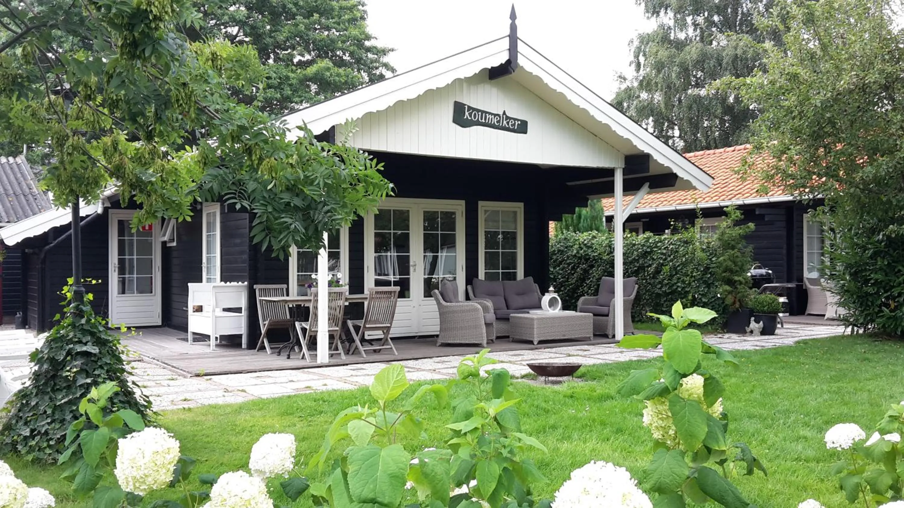 Patio in d'Oude Herbergh, vakantiehuizen aan het water