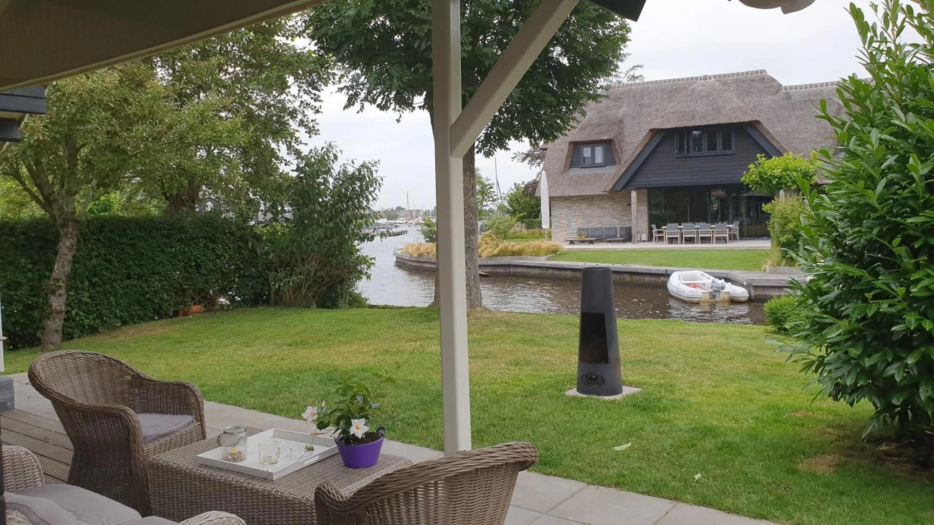 View (from property/room) in d'Oude Herbergh, vakantiehuizen aan het water