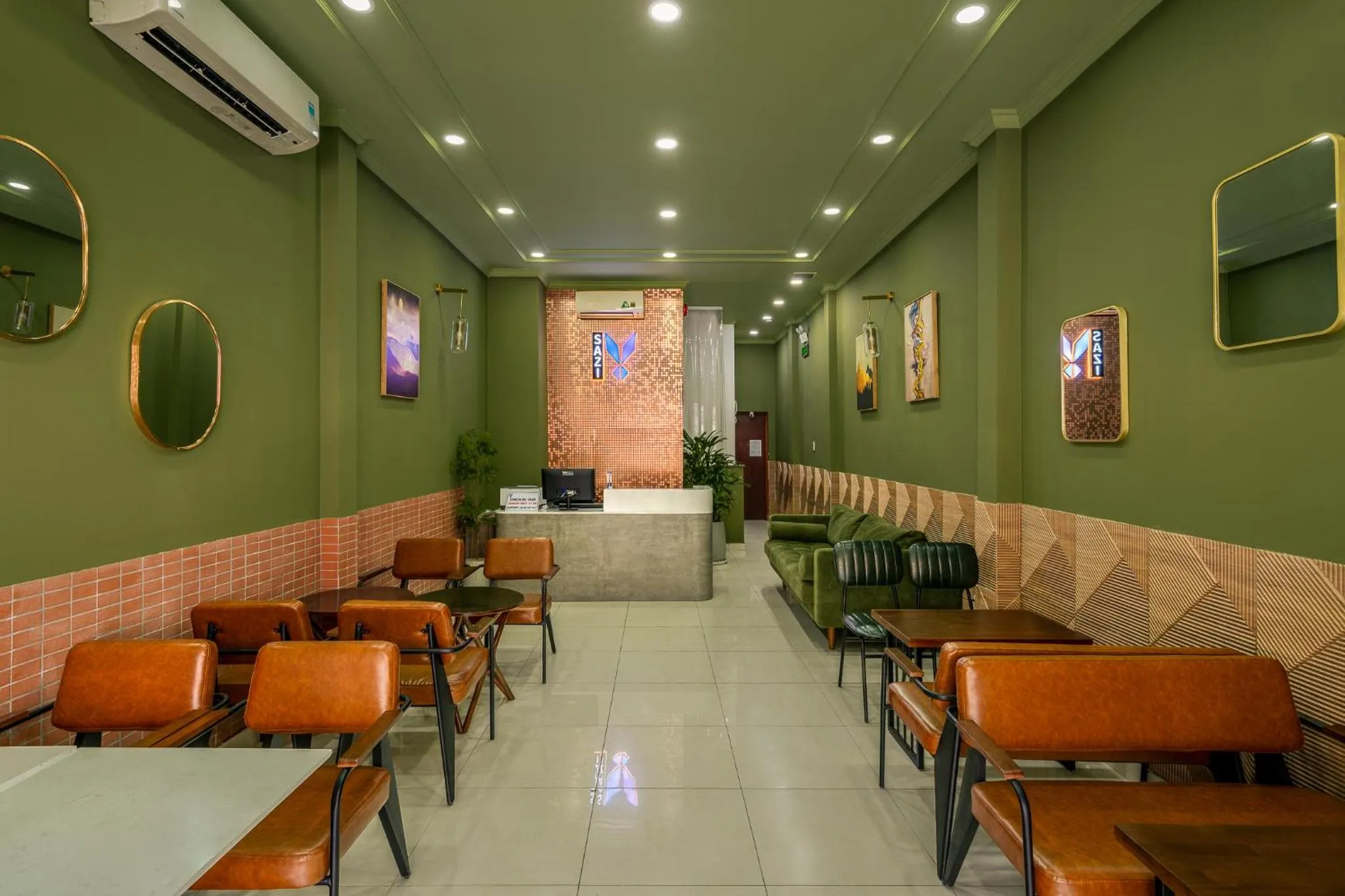 Lobby or reception in SAZI AMILA Nguyen Hue HOTEL - Free Banh Mi
