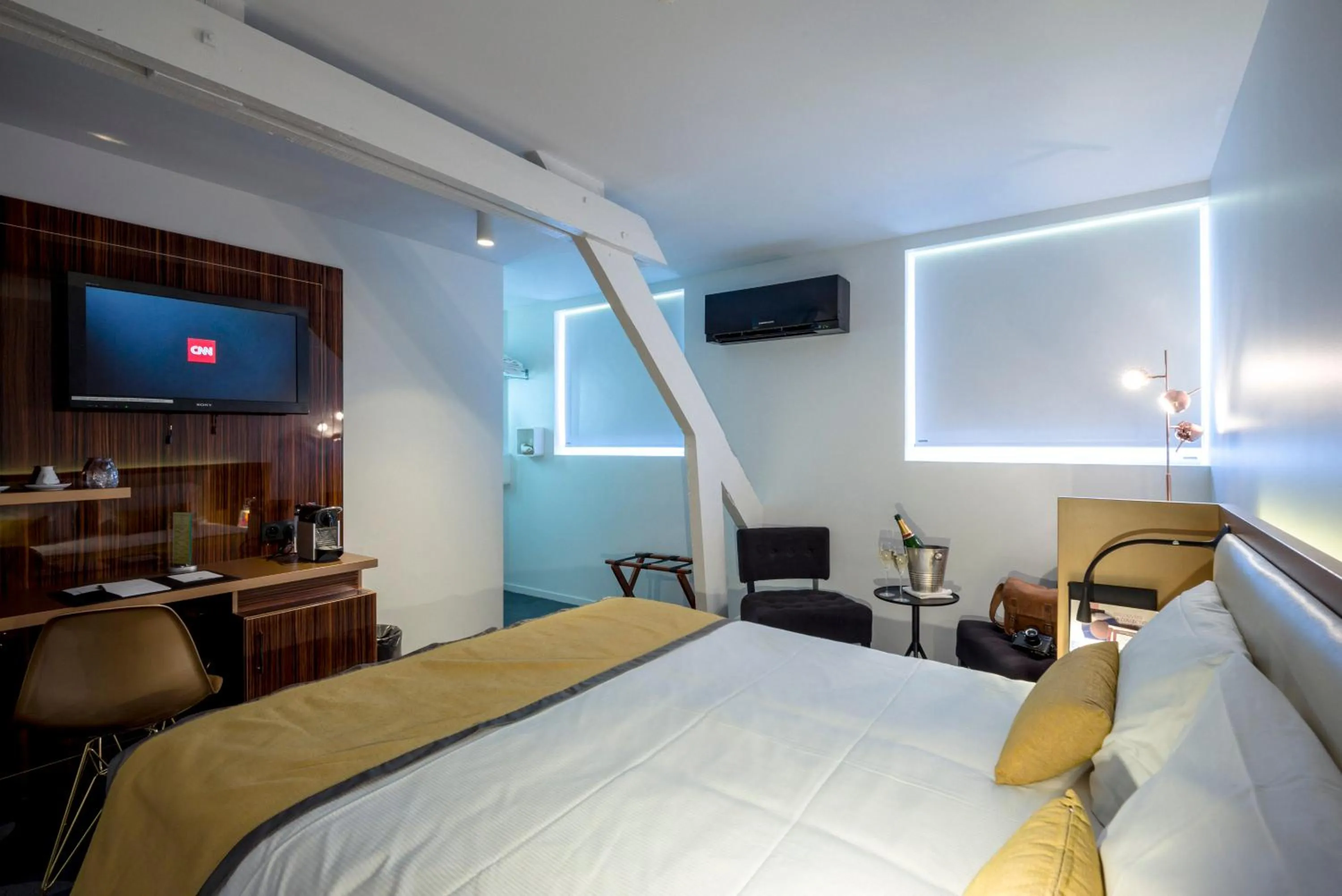 Photo of the whole room, Bed in The Originals Boutique, Hôtel Auberge du Forgeron, Lille Sud