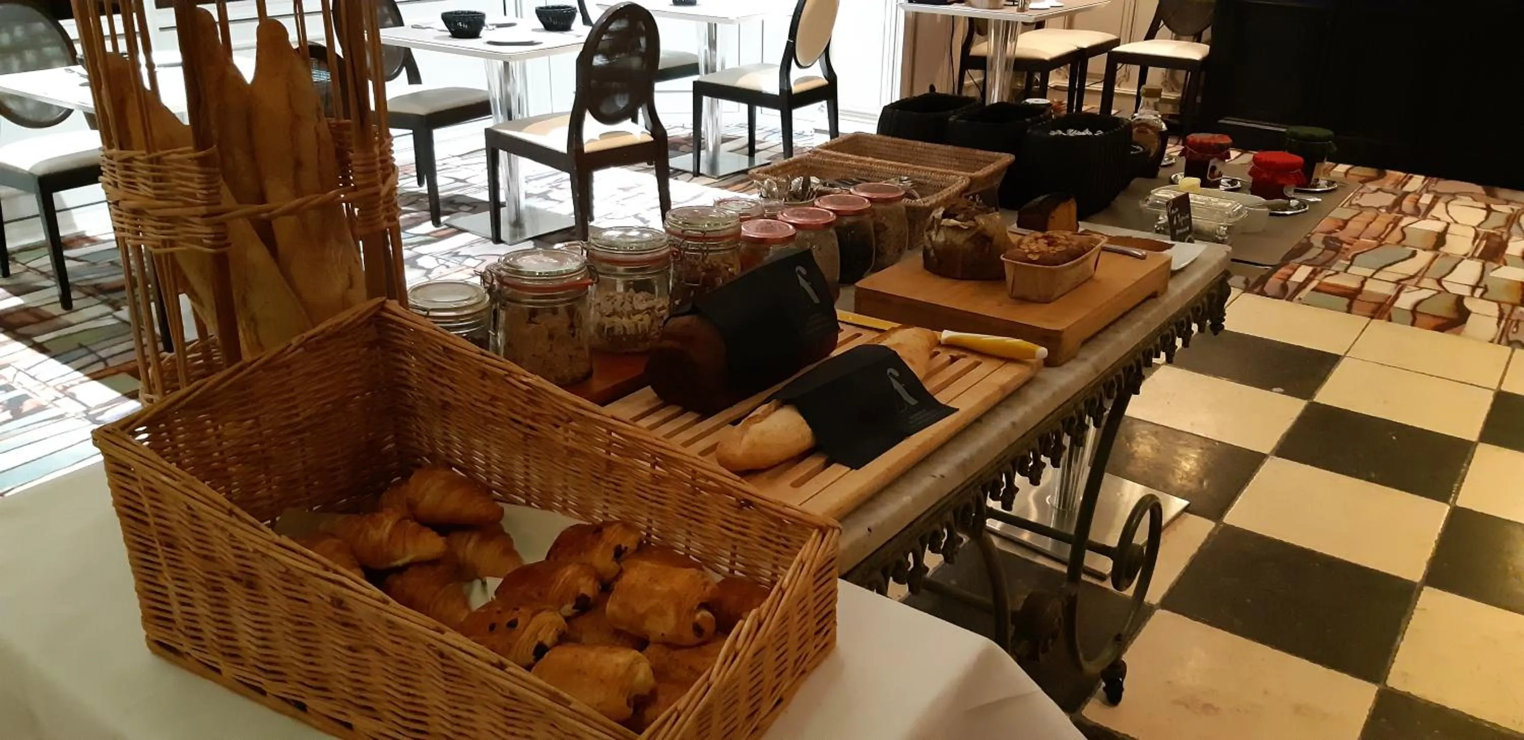 Restaurant/places to eat in The Originals Boutique, Hôtel Auberge du Forgeron, Lille Sud