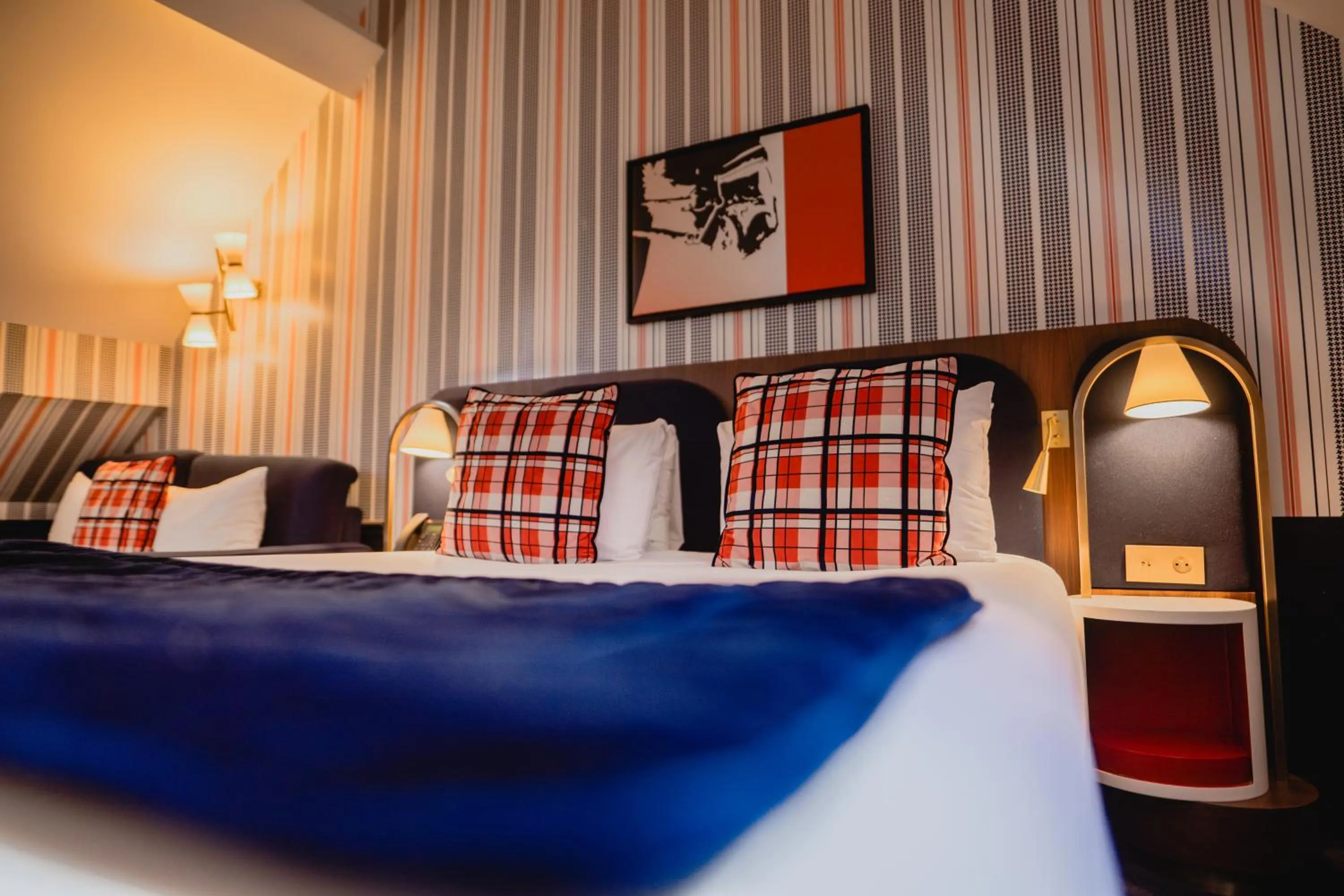 Bed in Hôtel du Cheval Blanc - Paris Marne La Vallée